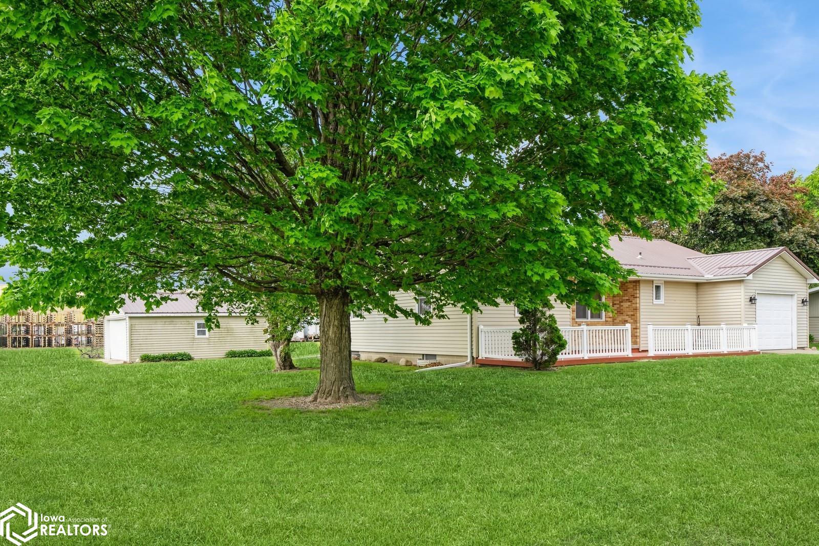 110 Sunnyside Drive, Montezuma, Iowa image 3