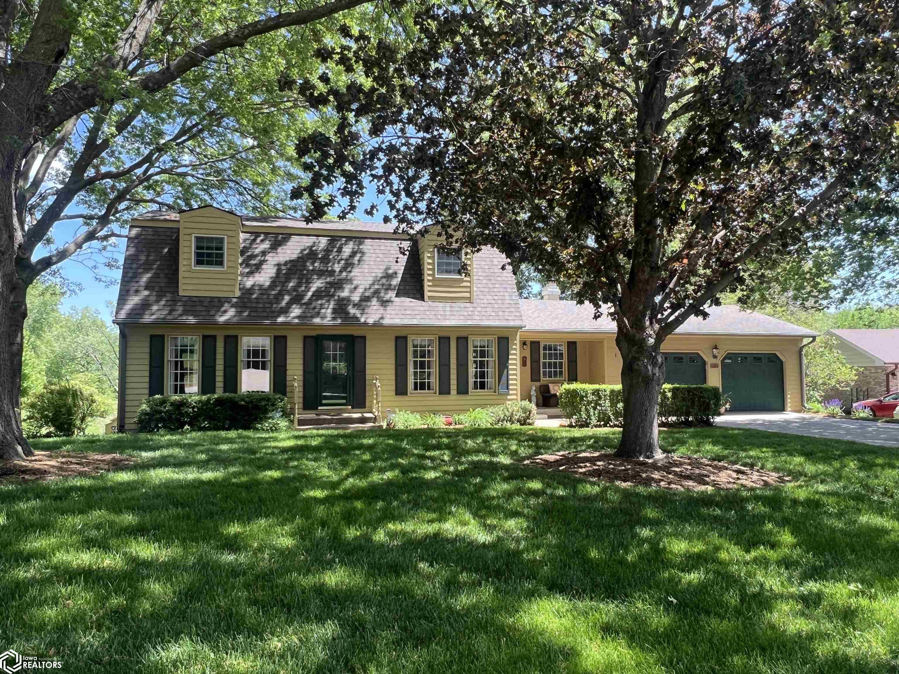 1221 Glenview Circle, Fairfield, Iowa image 1