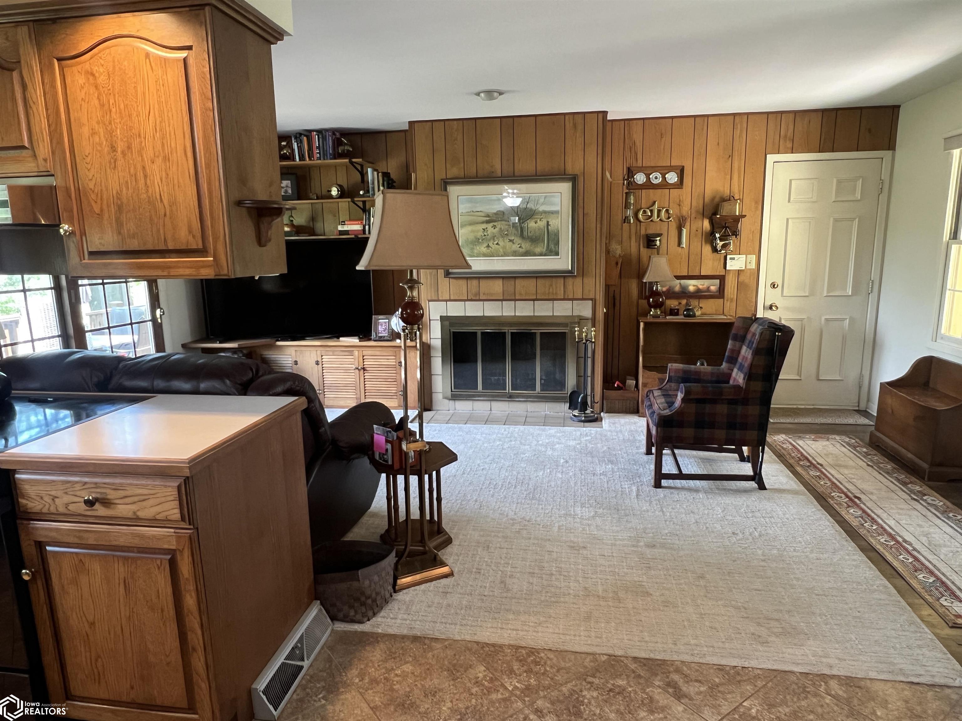 1221 Glenview Circle, Fairfield, Iowa image 8