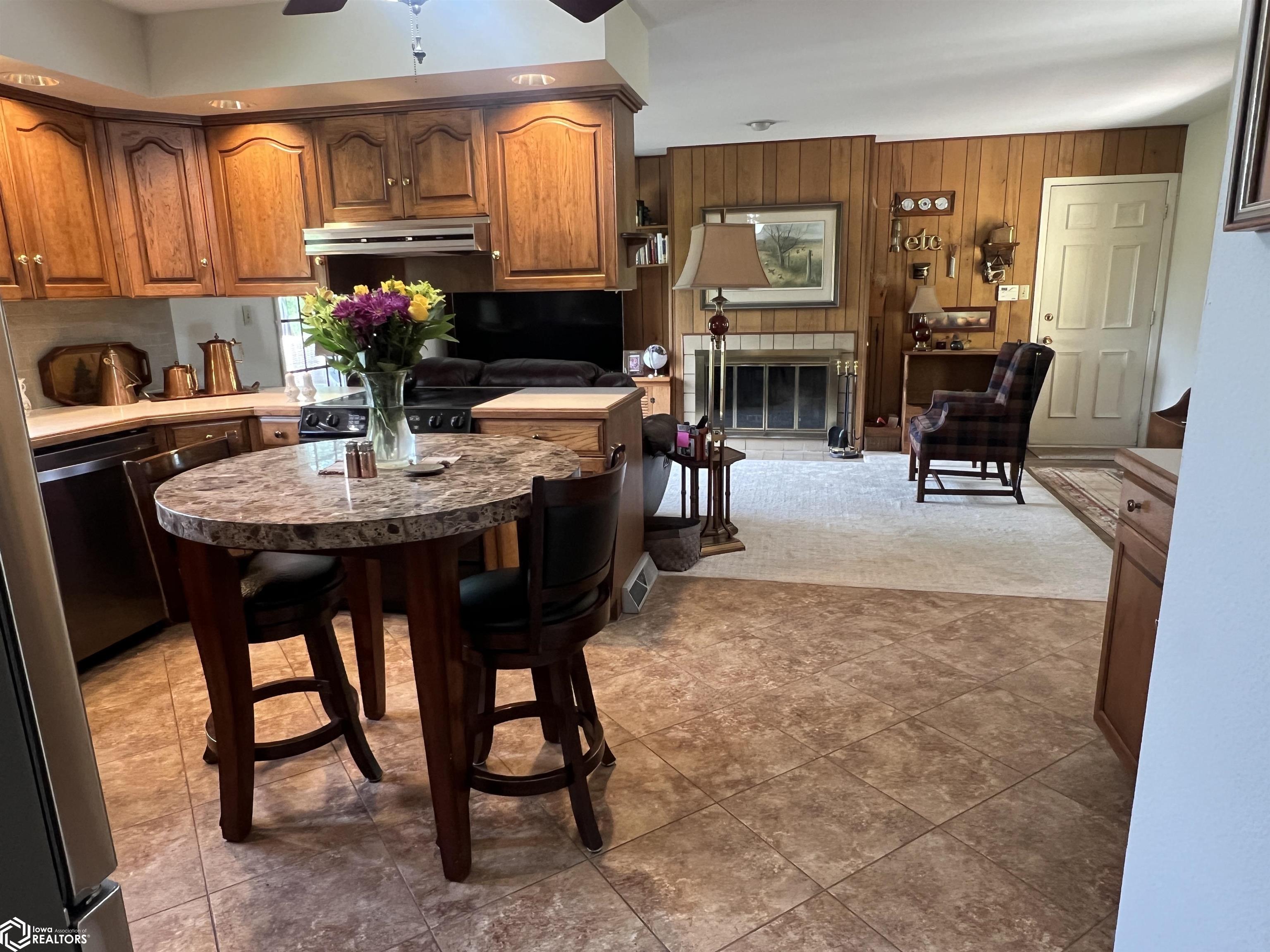 1221 Glenview Circle, Fairfield, Iowa image 9