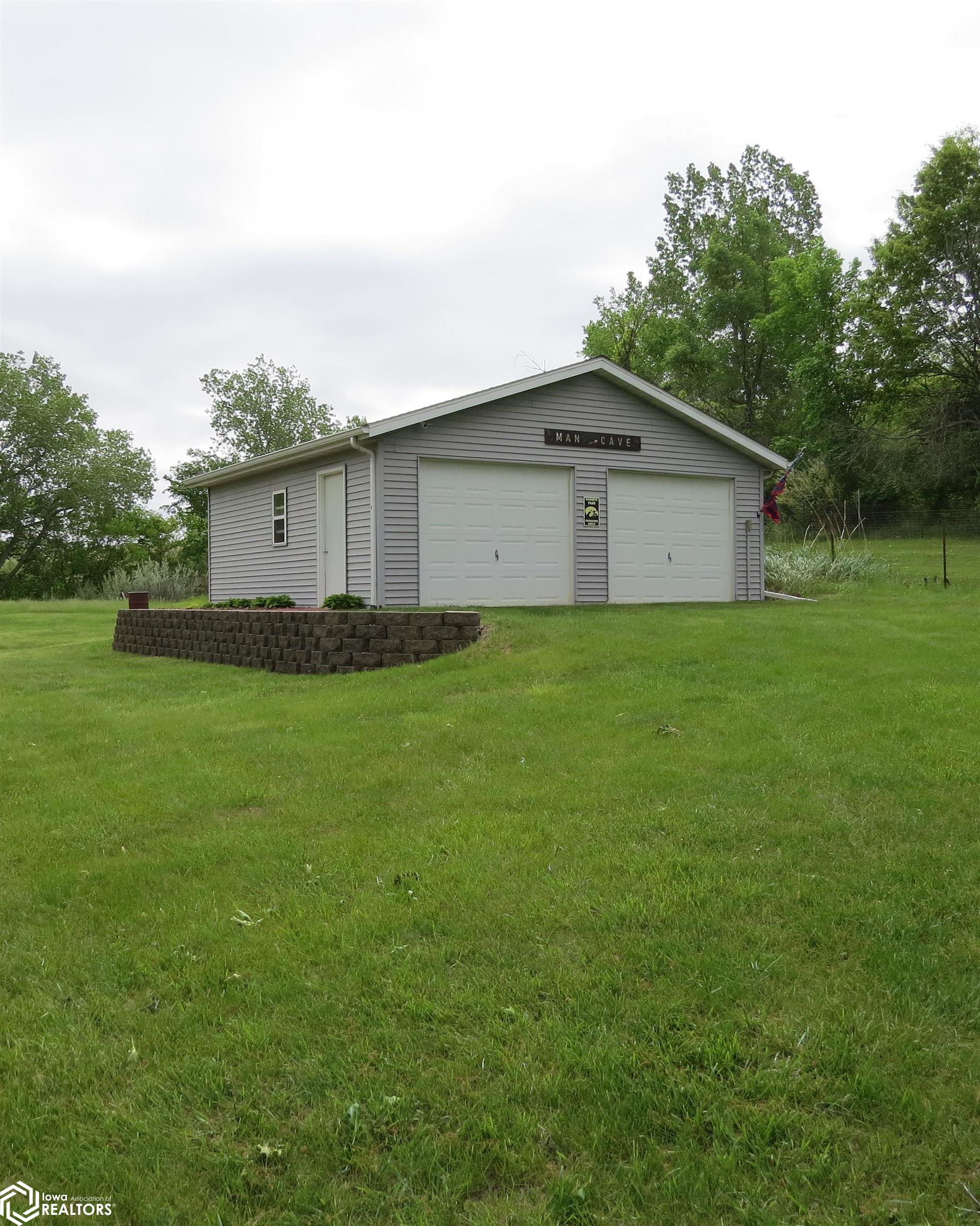 181 Center Point Drive, Montezuma, Iowa image 9