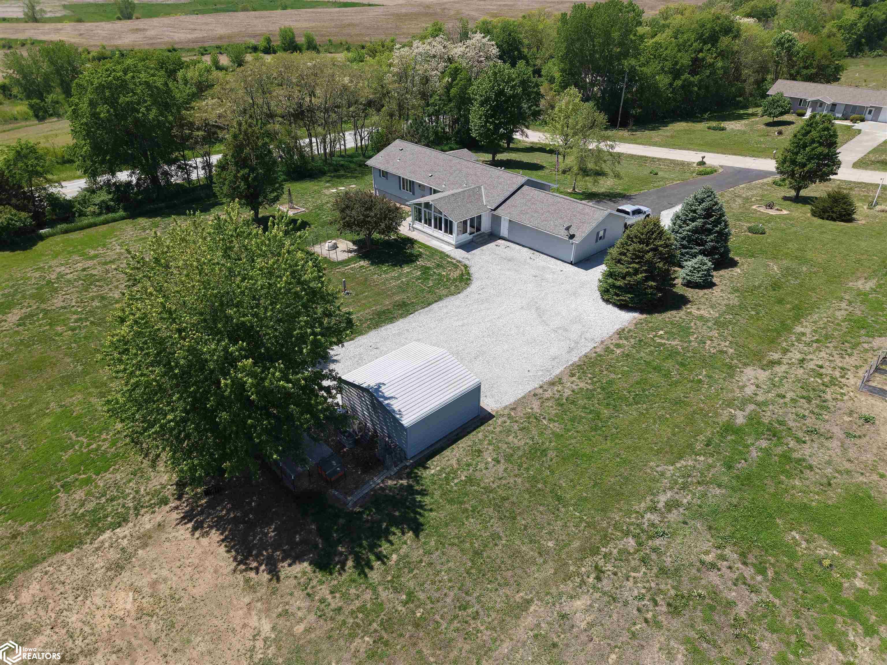 2494 280th Avenue, Sidney, Iowa image 2