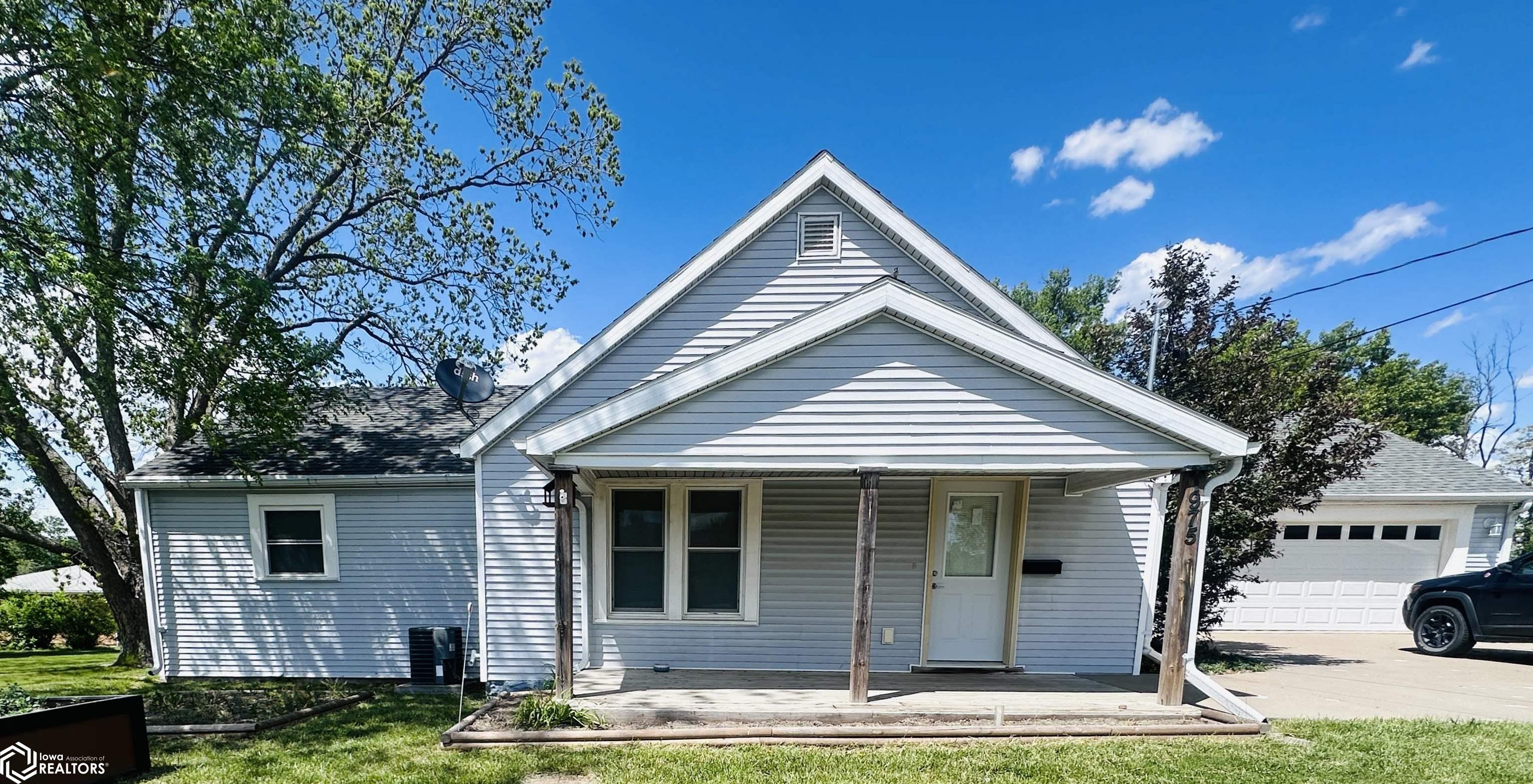 1975 Greenwood Drive, Ottumwa, Iowa image 1