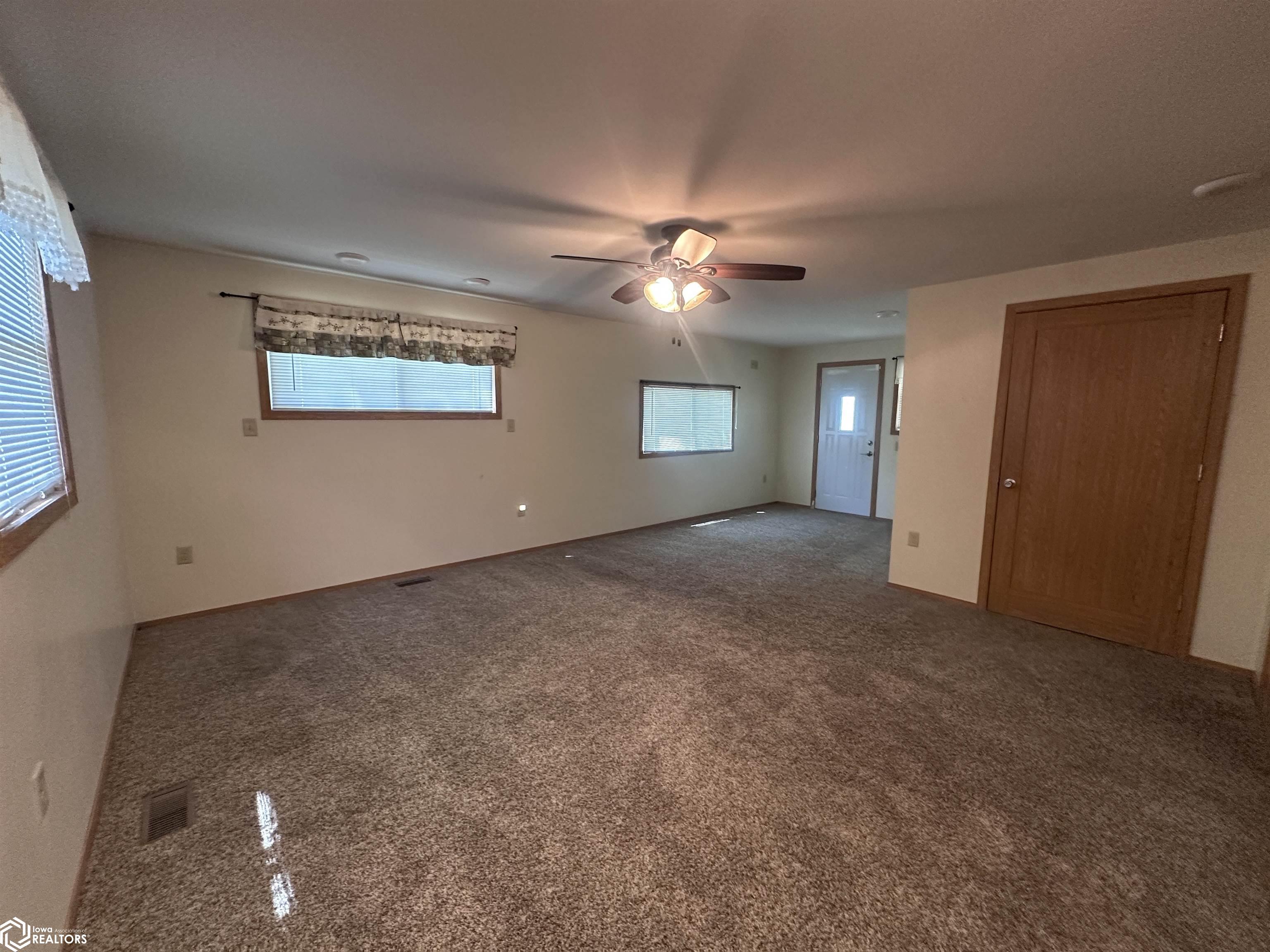 1975 Greenwood Drive, Ottumwa, Iowa image 20