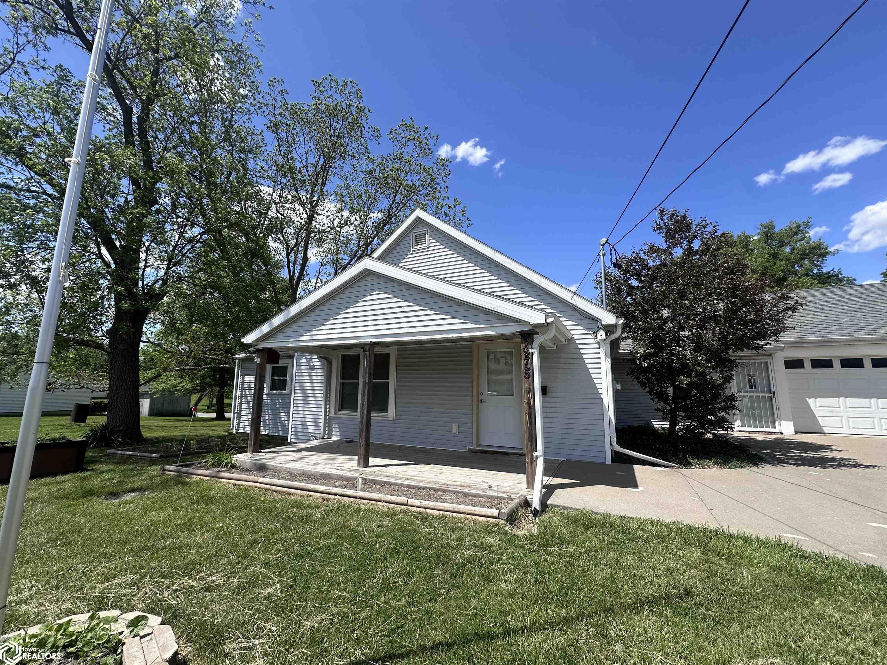 1975 Greenwood Drive, Ottumwa, Iowa image 3