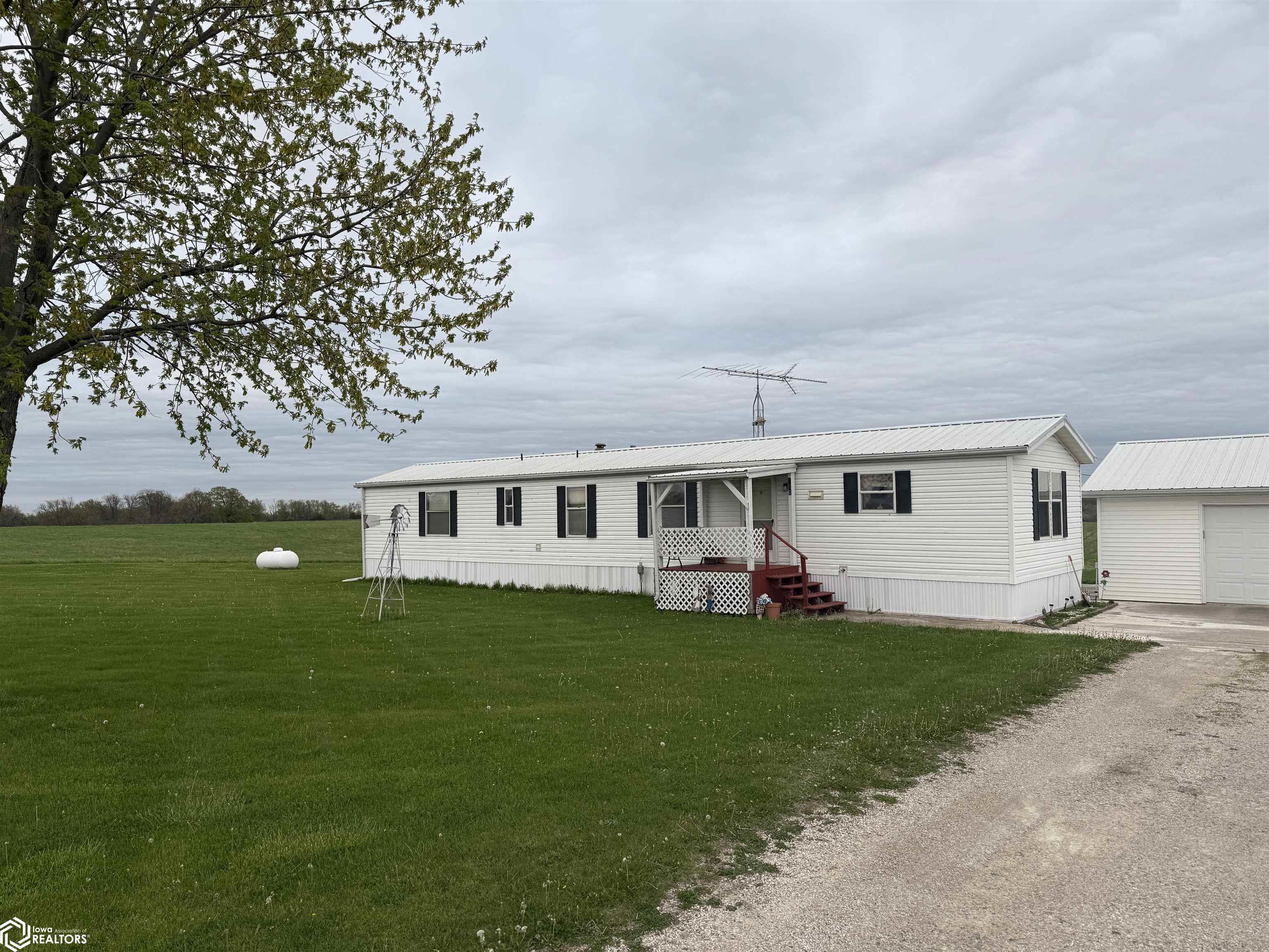 120 N Cedar Road, Hillsboro, Iowa image 1