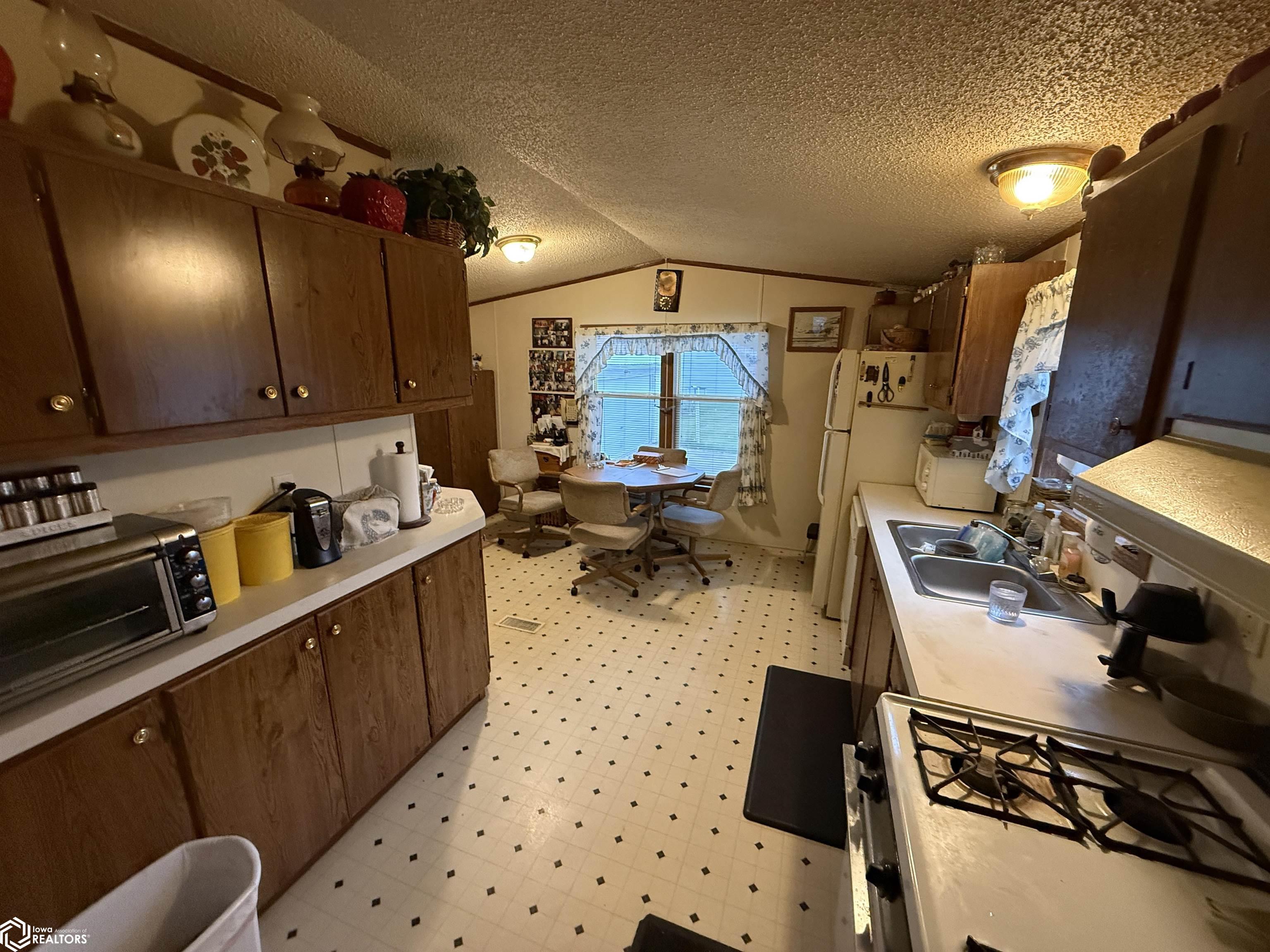 120 N Cedar Road, Hillsboro, Iowa image 12