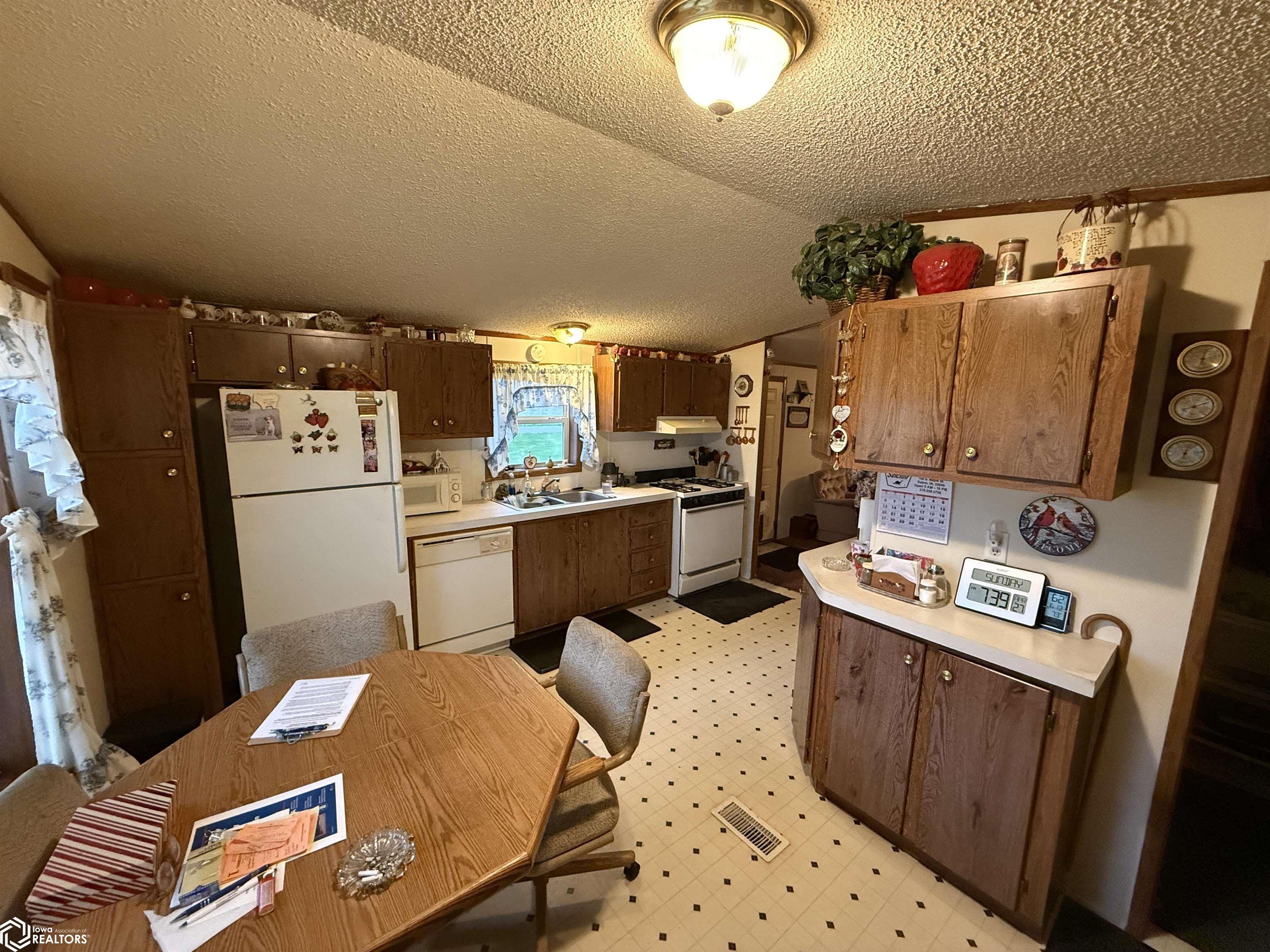 120 N Cedar Road, Hillsboro, Iowa image 13