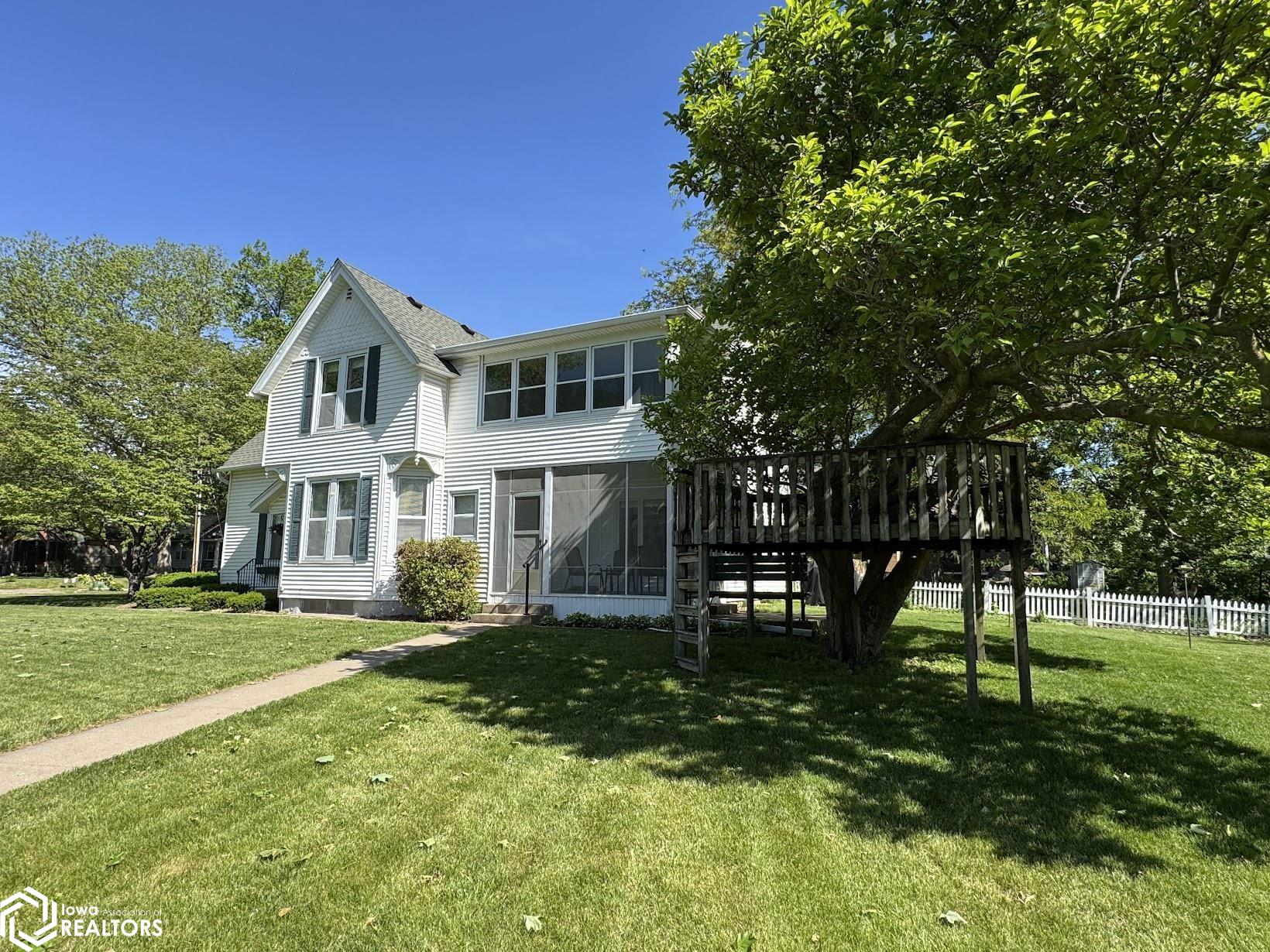 2040 Highland Avenue, Burlington, Iowa image 1