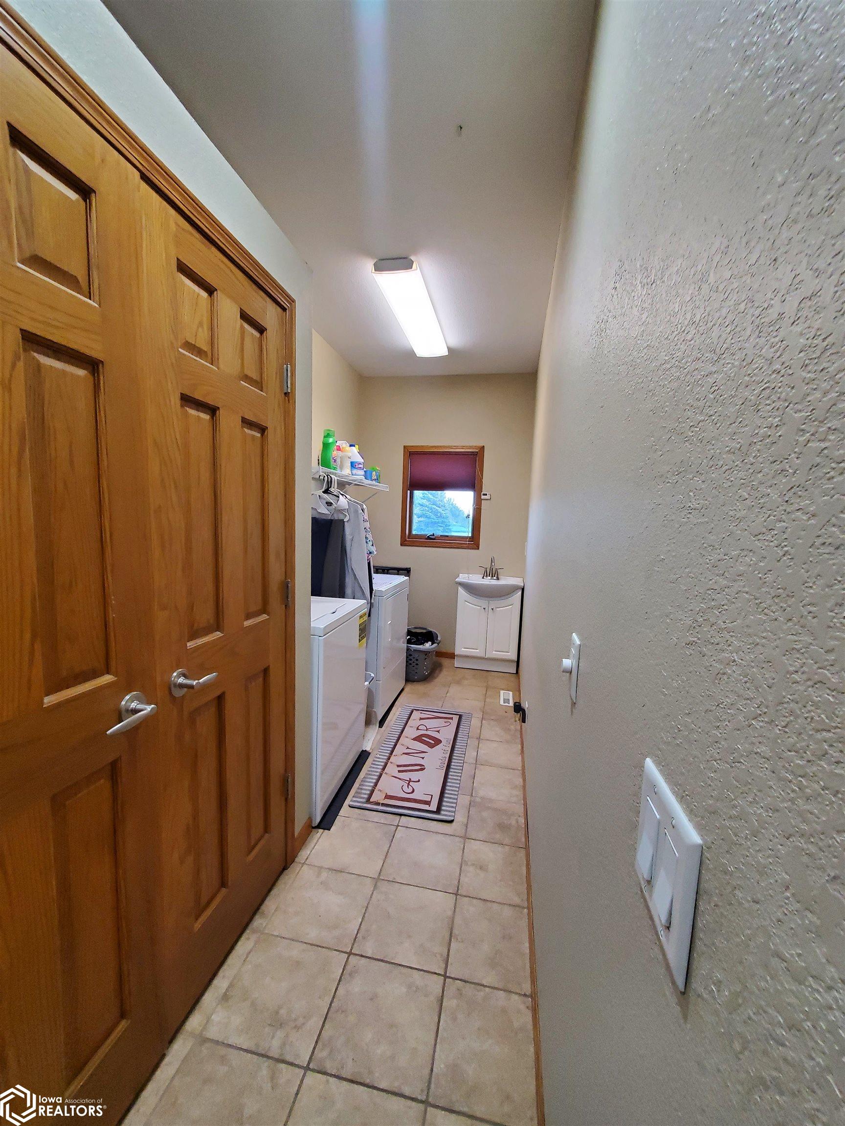 420 Helgren Street, Thompson, Iowa image 18