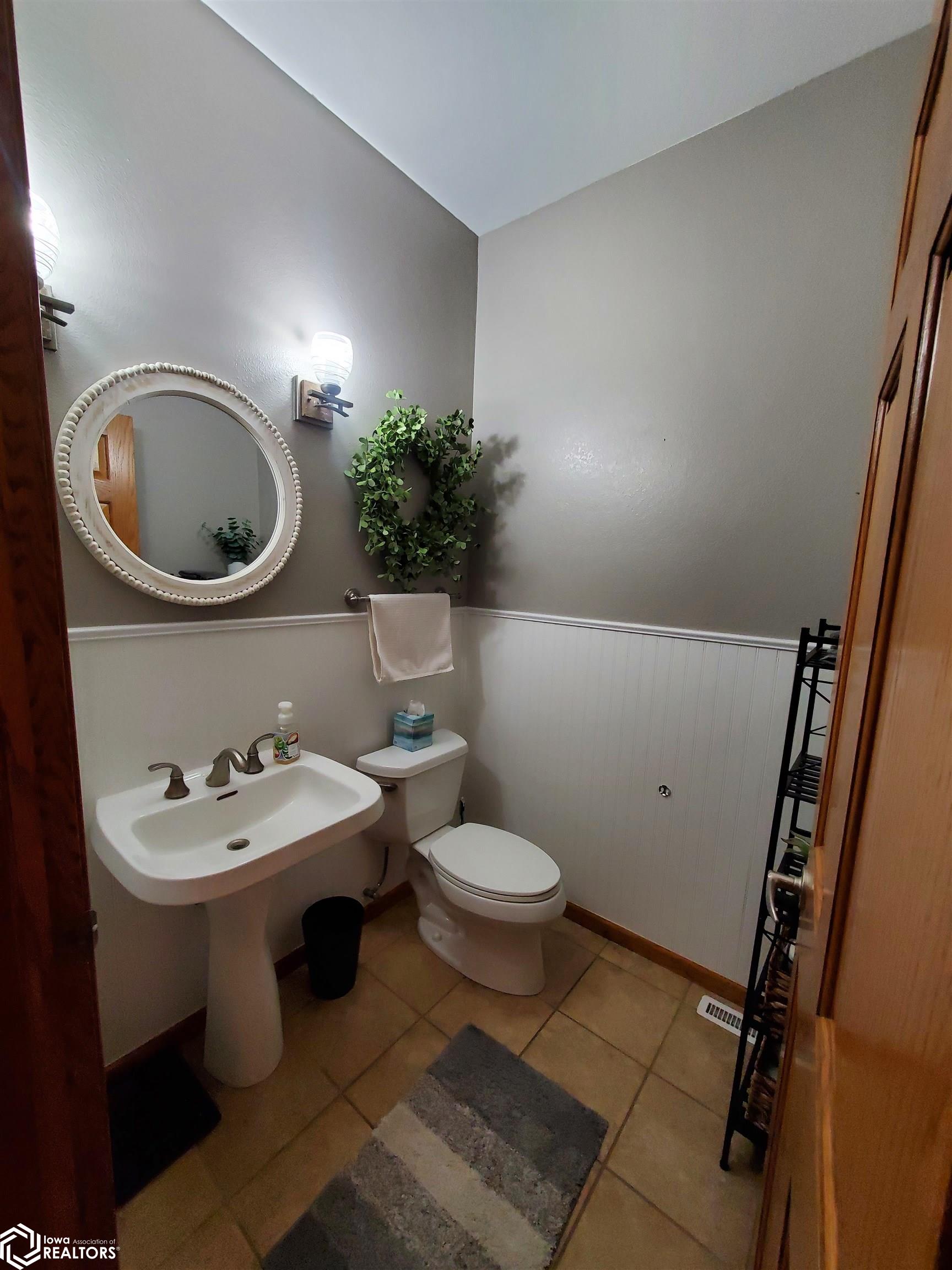 420 Helgren Street, Thompson, Iowa image 37