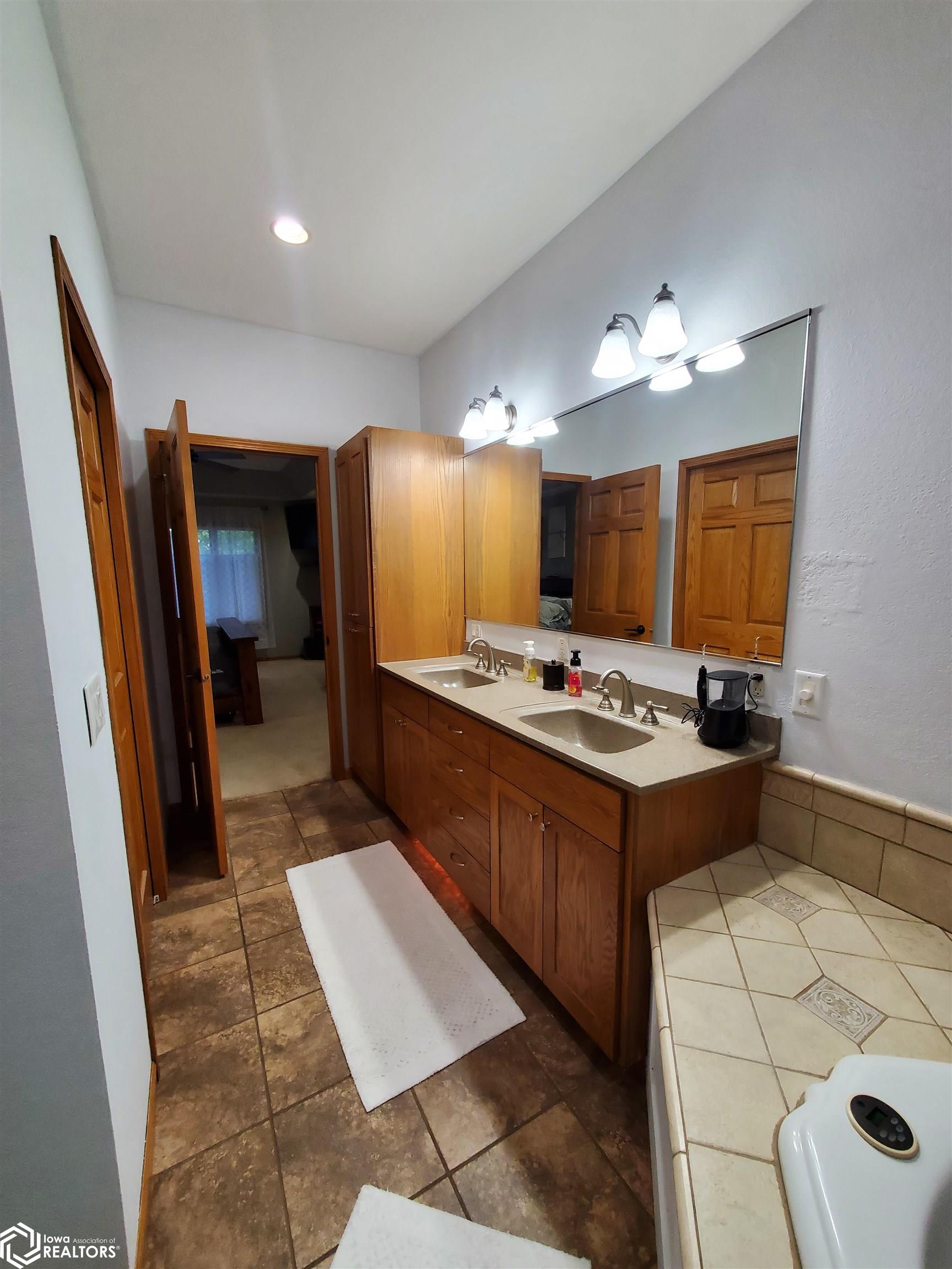 420 Helgren Street, Thompson, Iowa image 40
