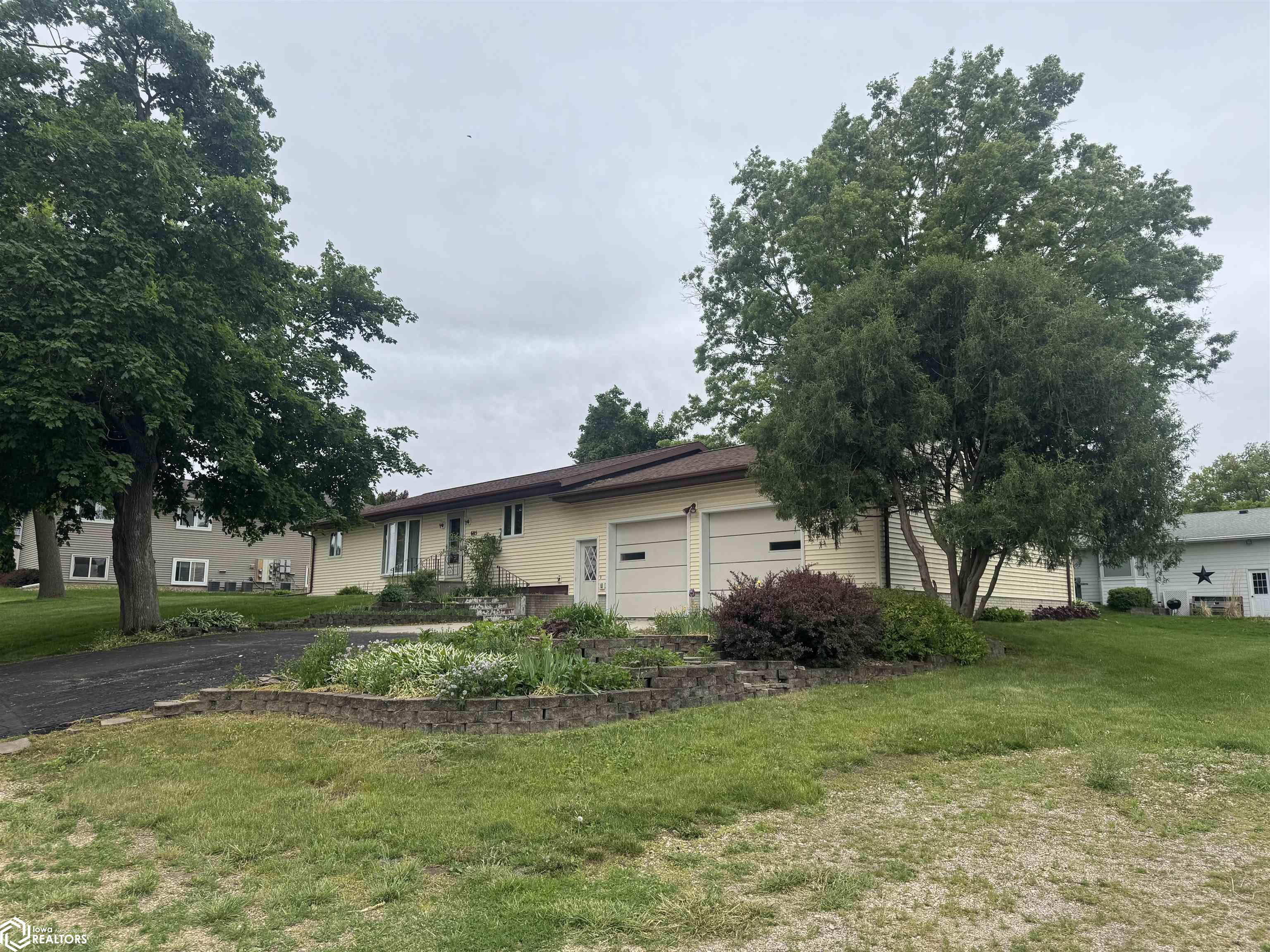 605 Pioneer Road, Reinbeck, Iowa image 1