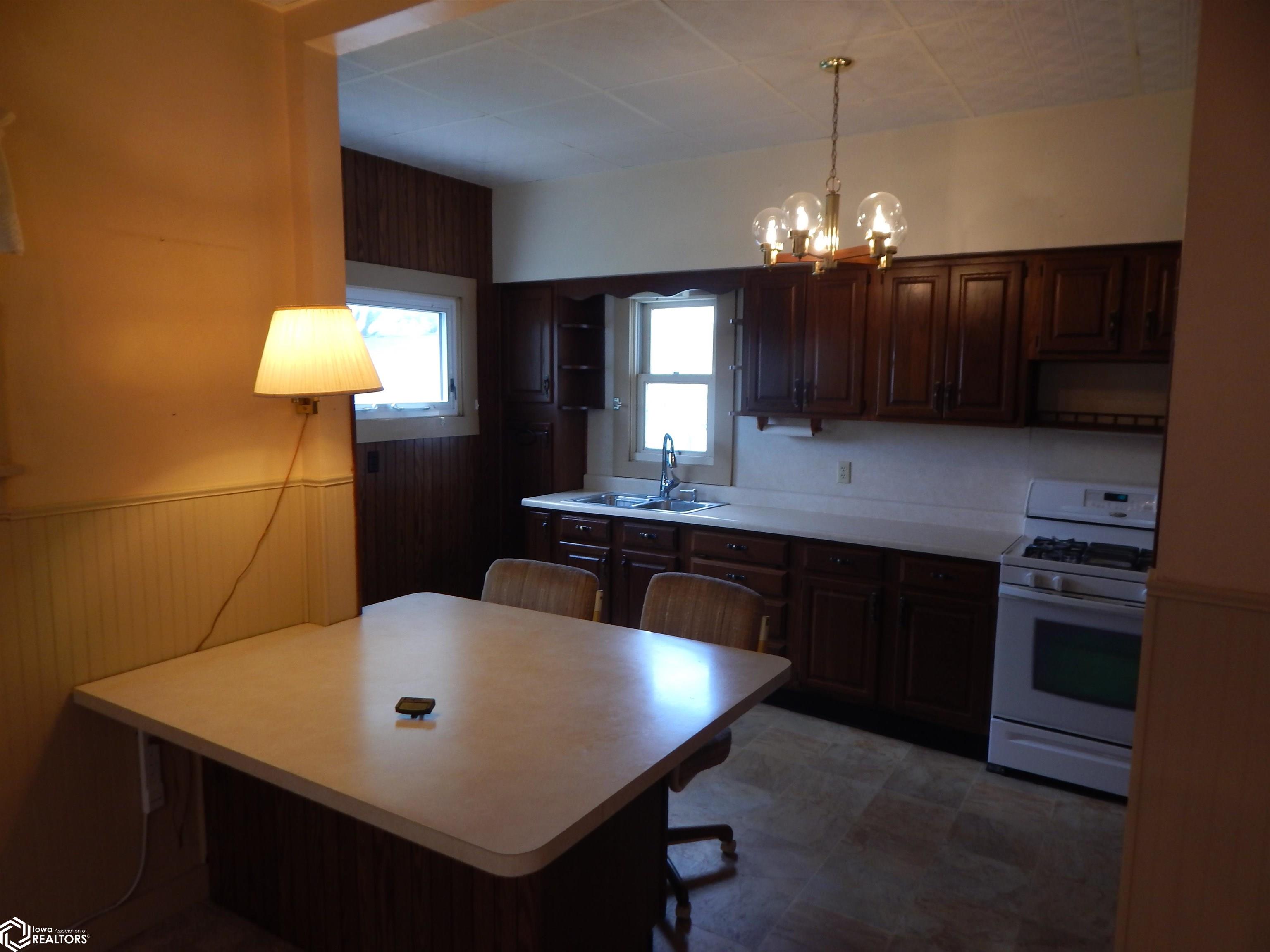 1813 14th Avenue, Eldora, Iowa image 5