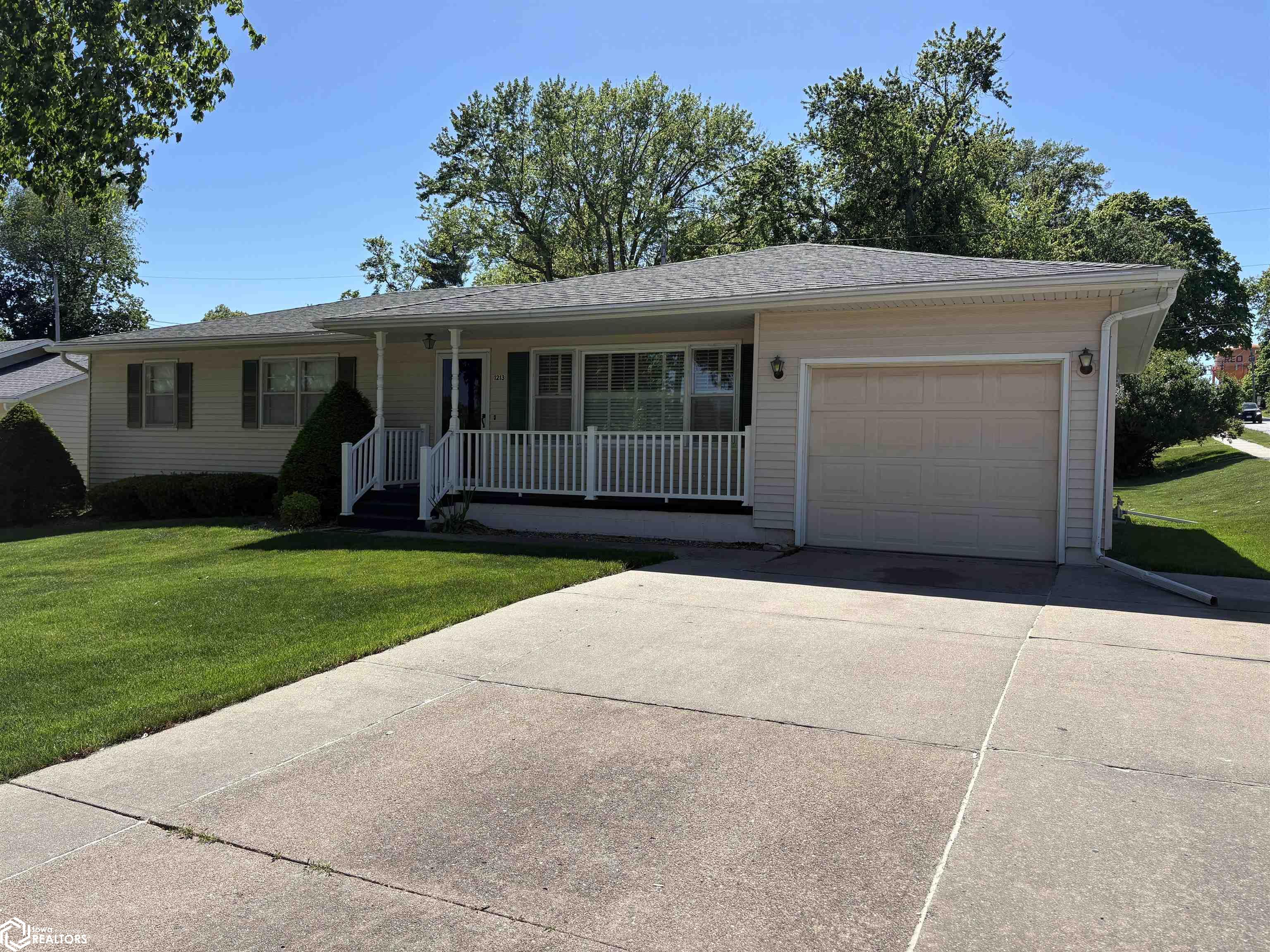 1213 Circle Drive, Red Oak, Iowa image 2