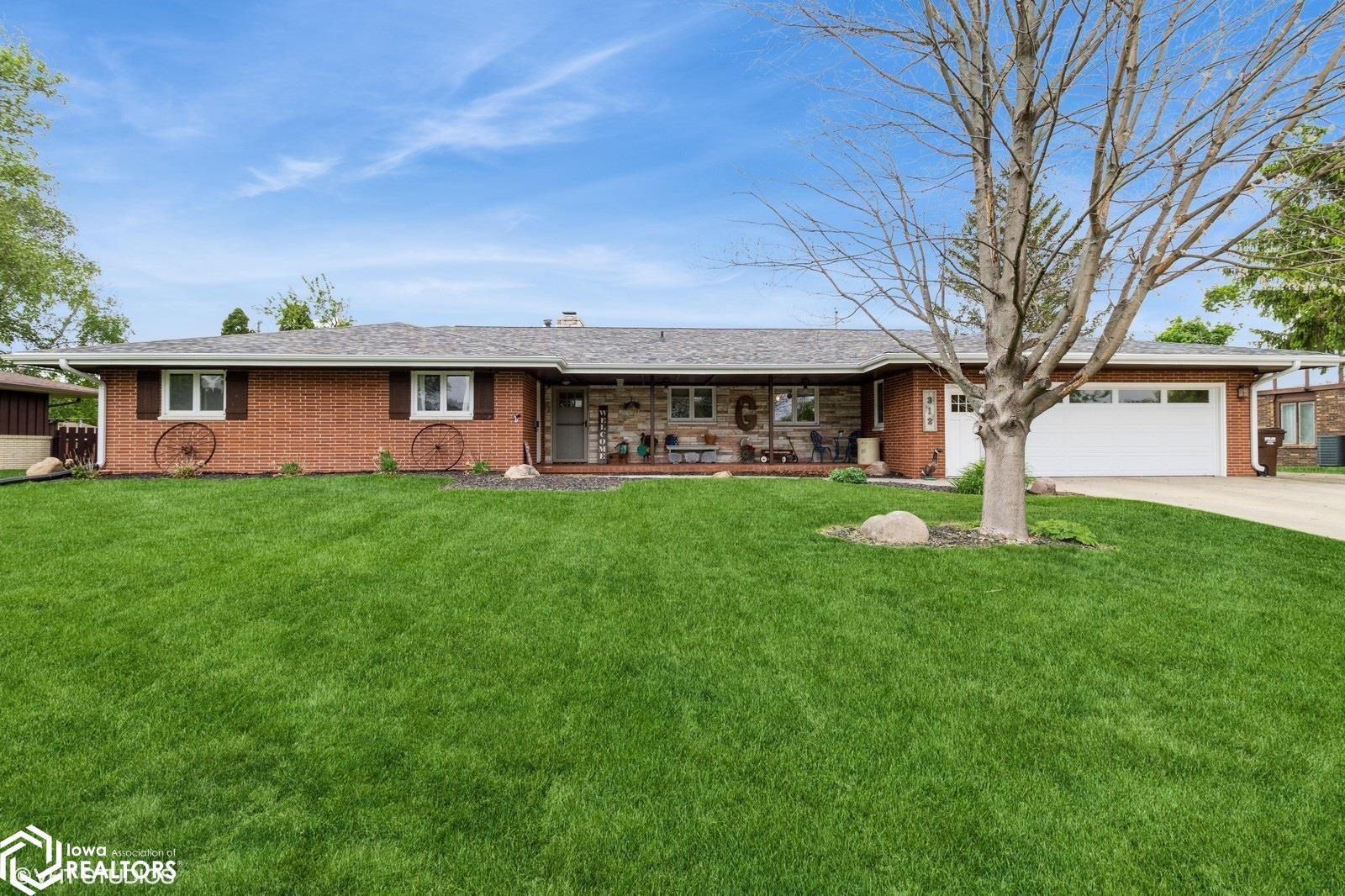 312 Sunset Lane, Marshalltown, Iowa image 1