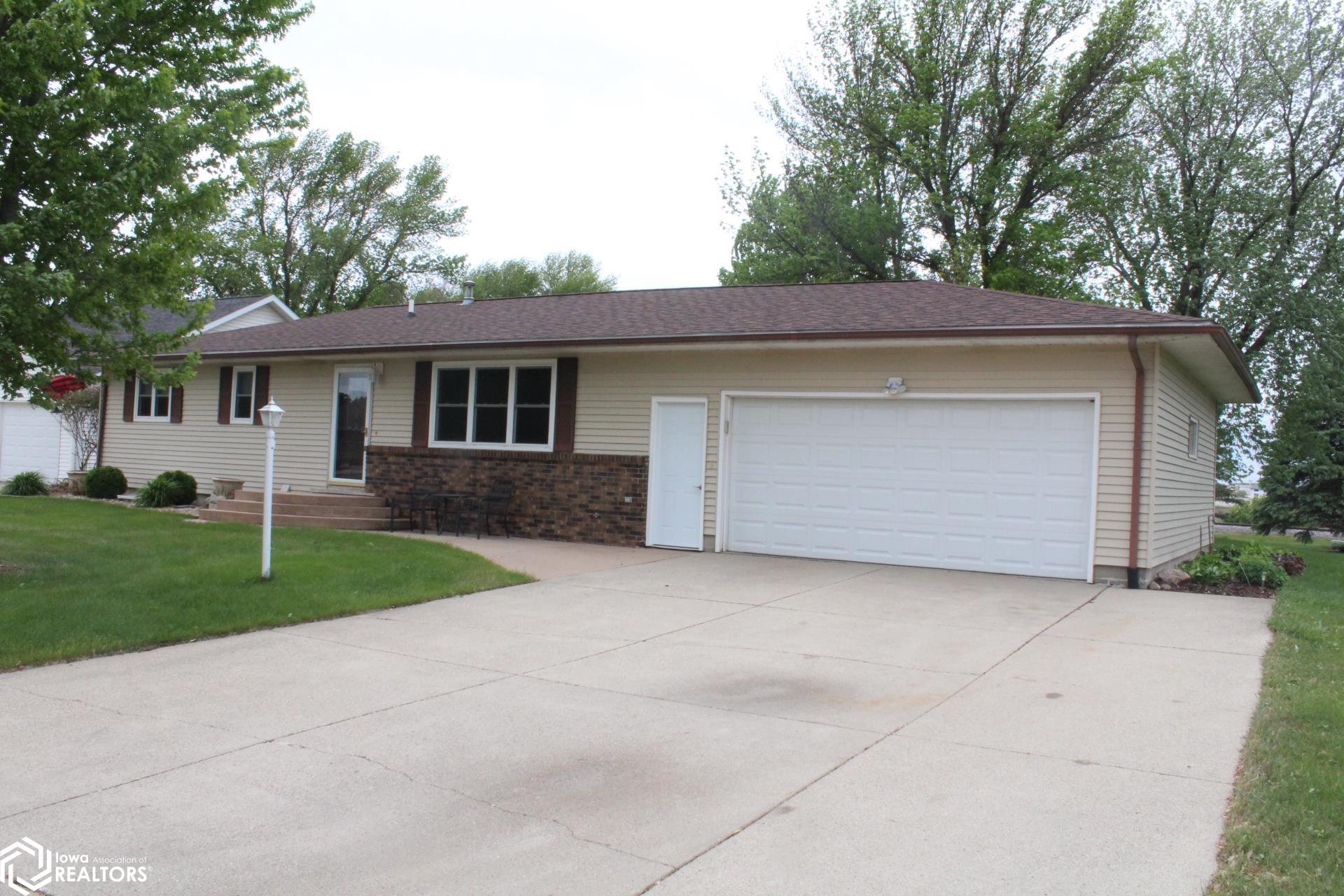 360 Country Club Drive, Garner, Iowa image 2