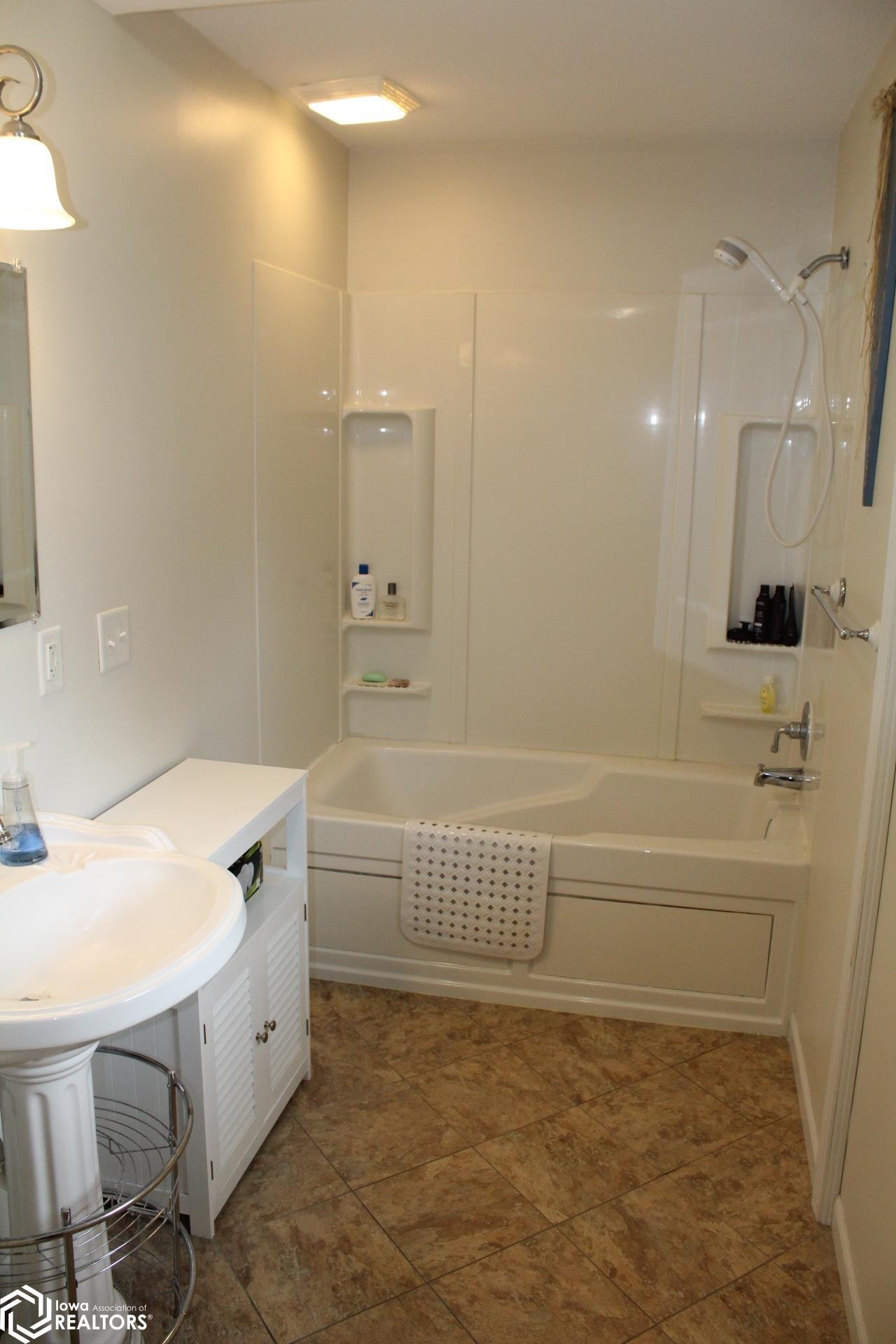360 Country Club Drive, Garner, Iowa image 19