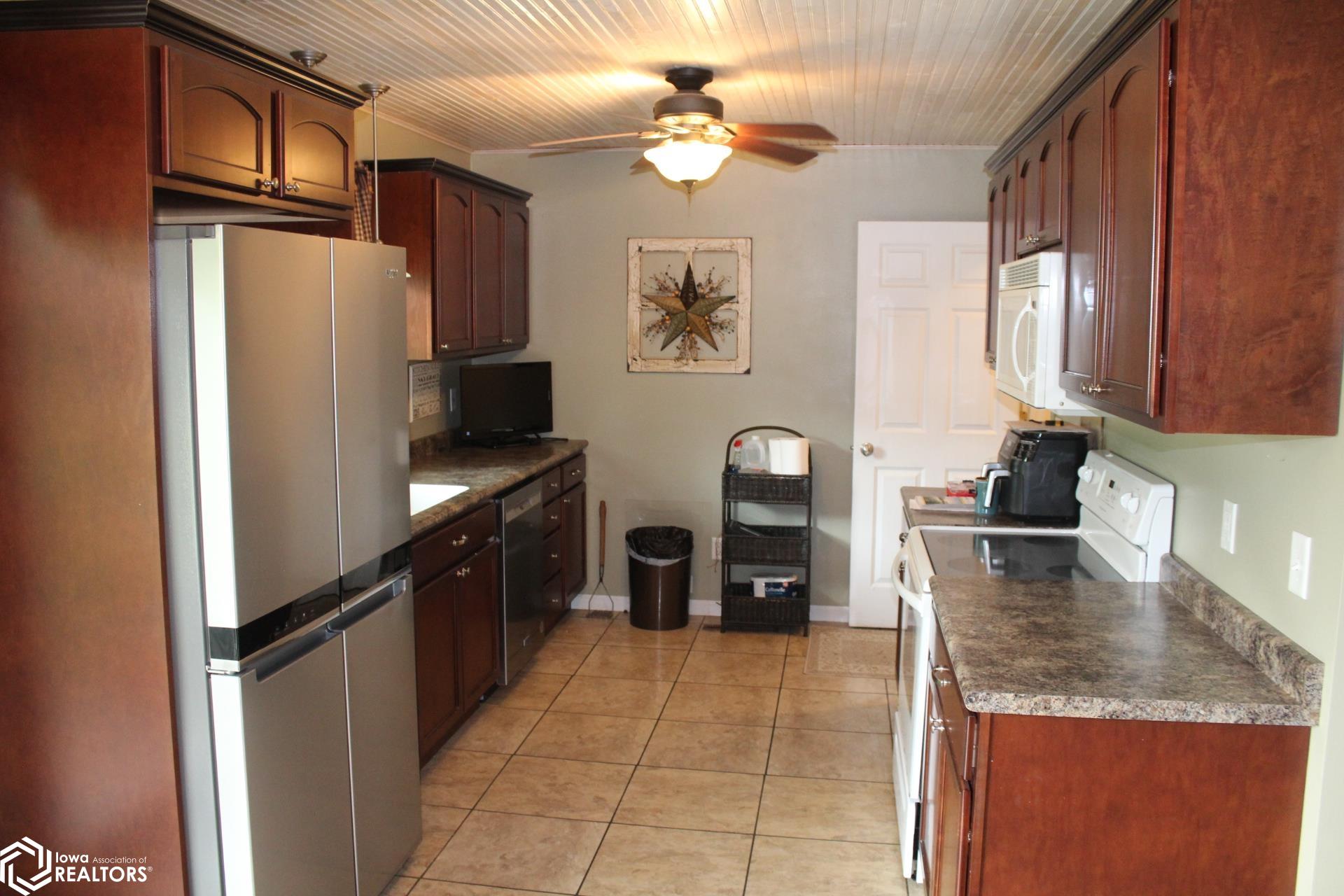 360 Country Club Drive, Garner, Iowa image 8