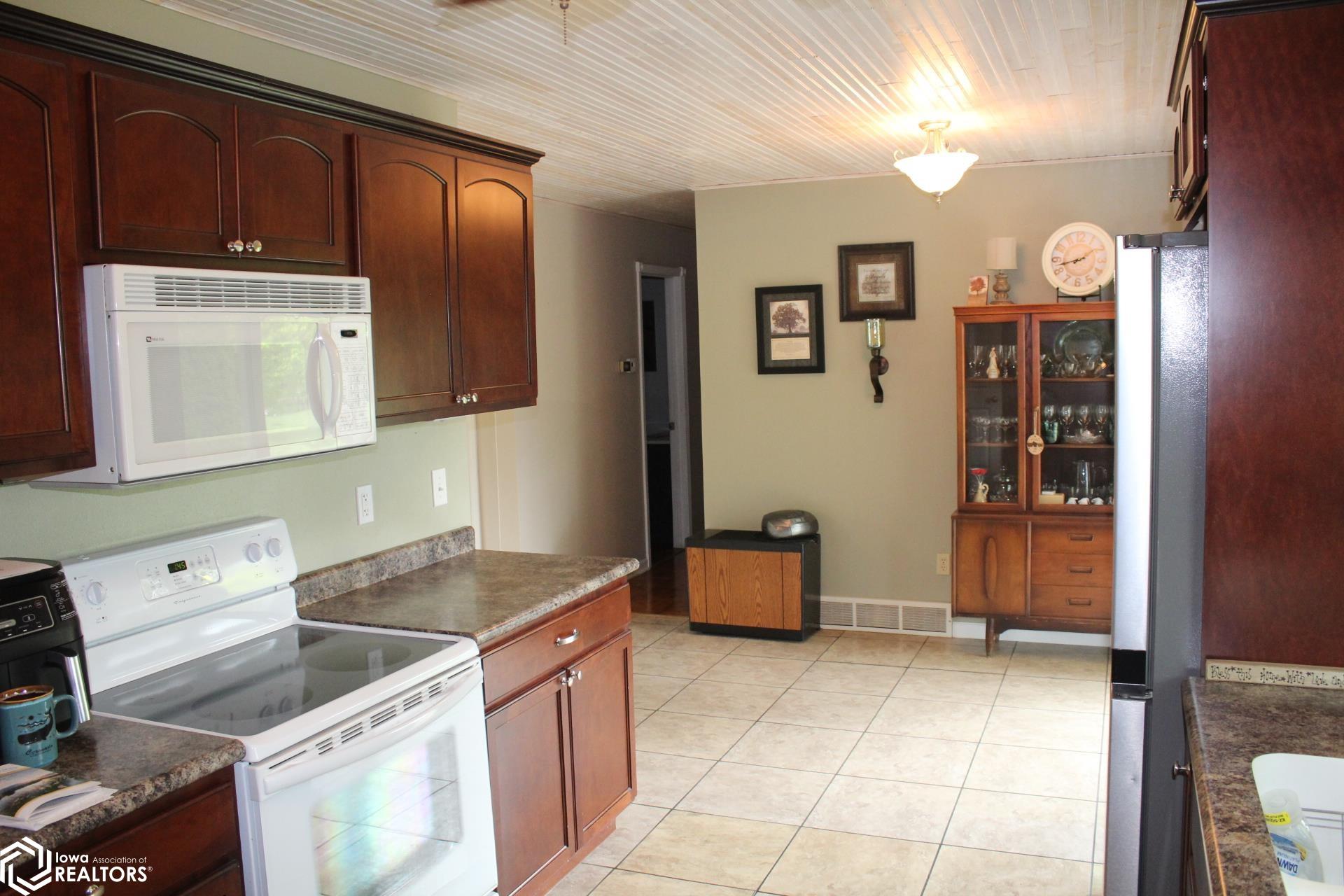 360 Country Club Drive, Garner, Iowa image 10