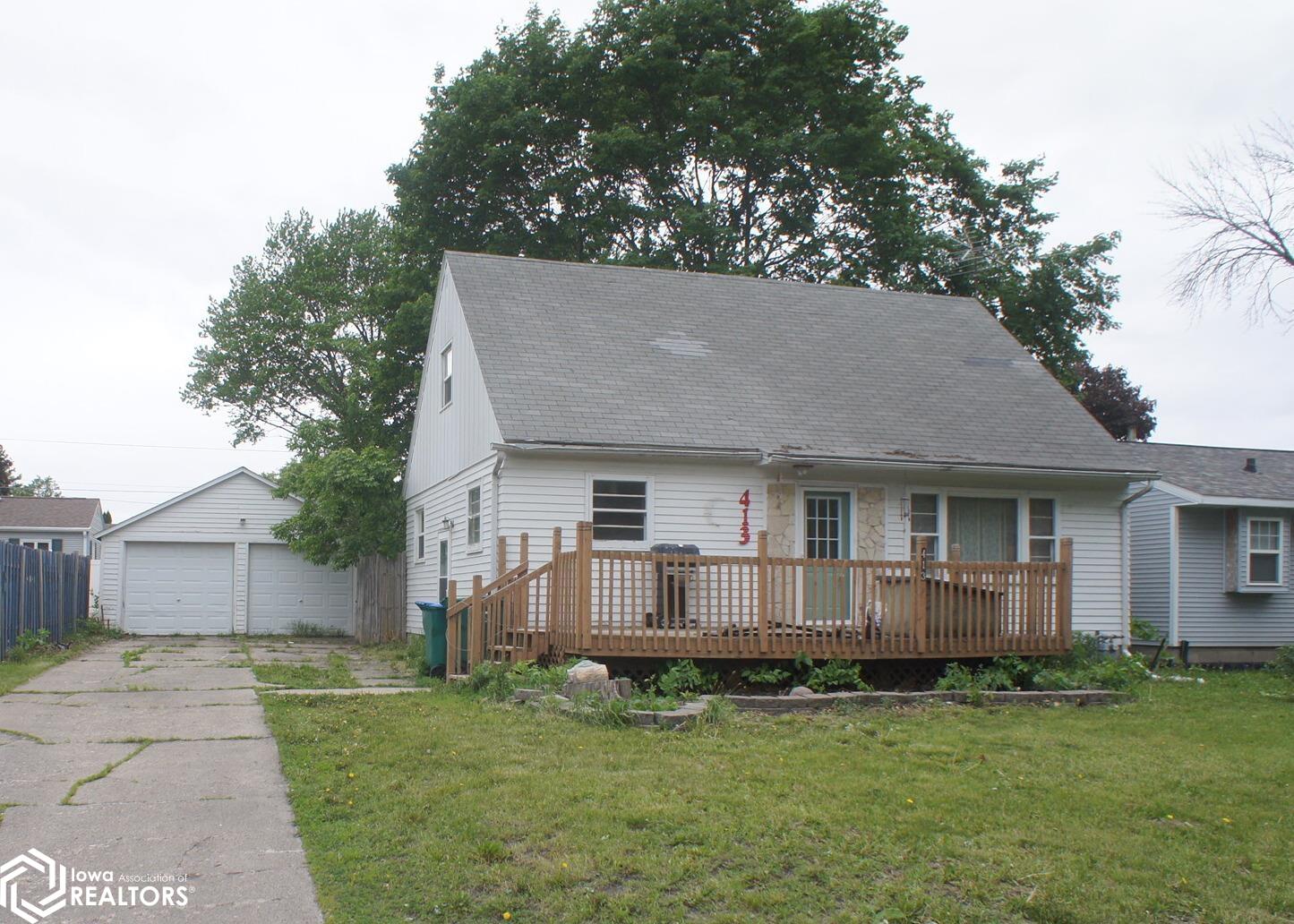 413 E Curve Drive, Webster City, Iowa image 1