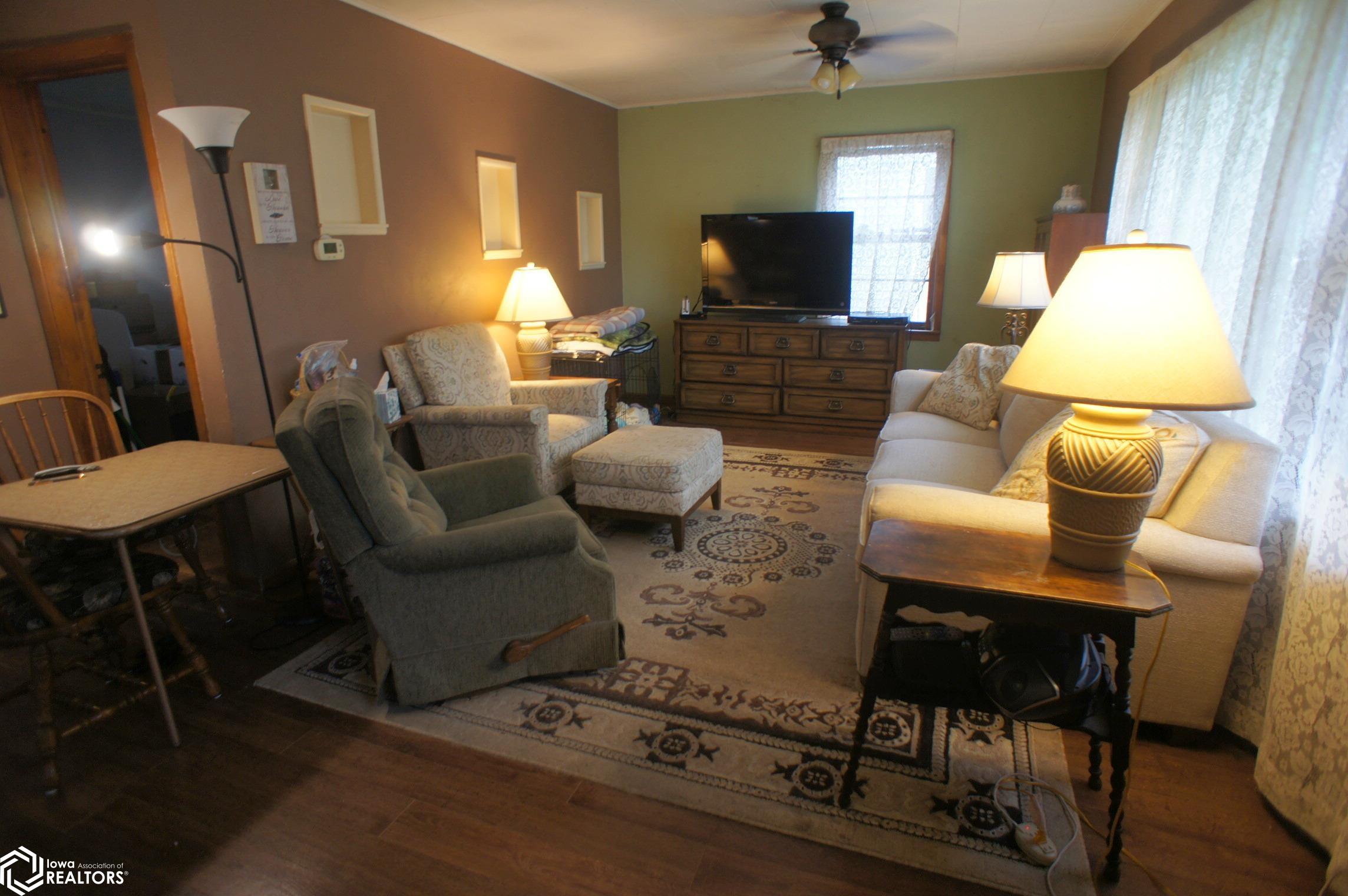 413 E Curve Drive, Webster City, Iowa image 2