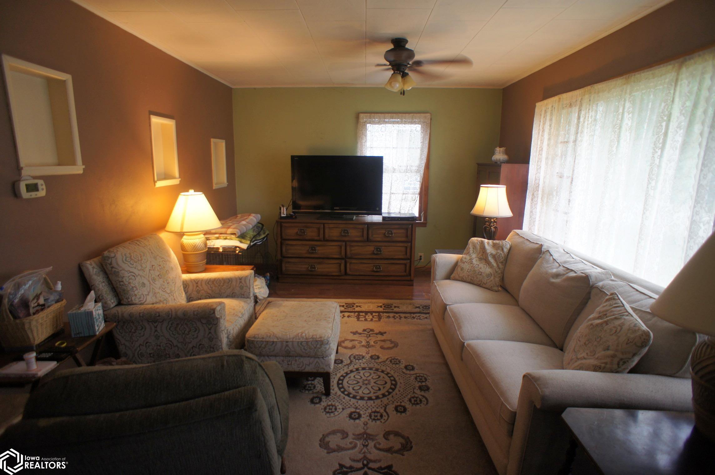 413 E Curve Drive, Webster City, Iowa image 3
