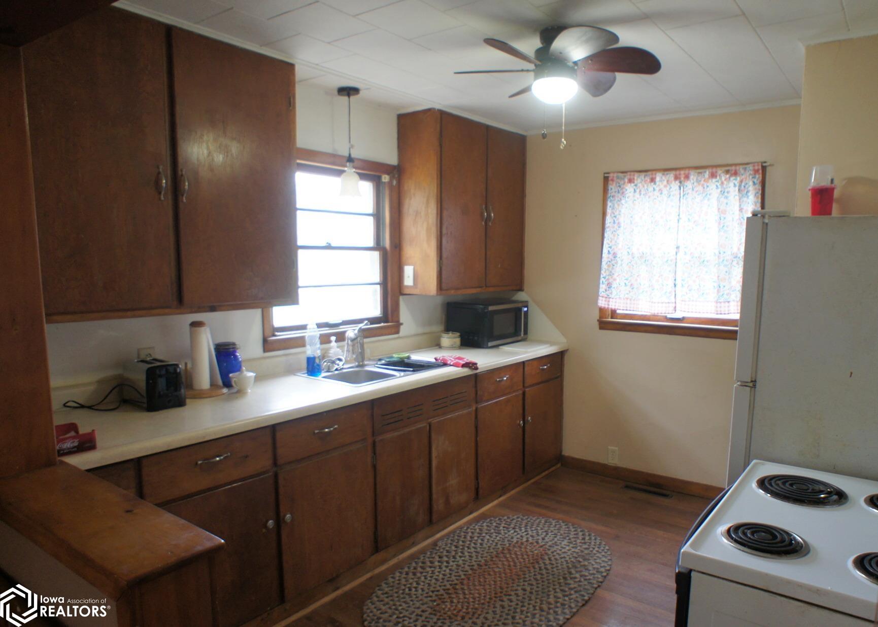 413 E Curve Drive, Webster City, Iowa image 5