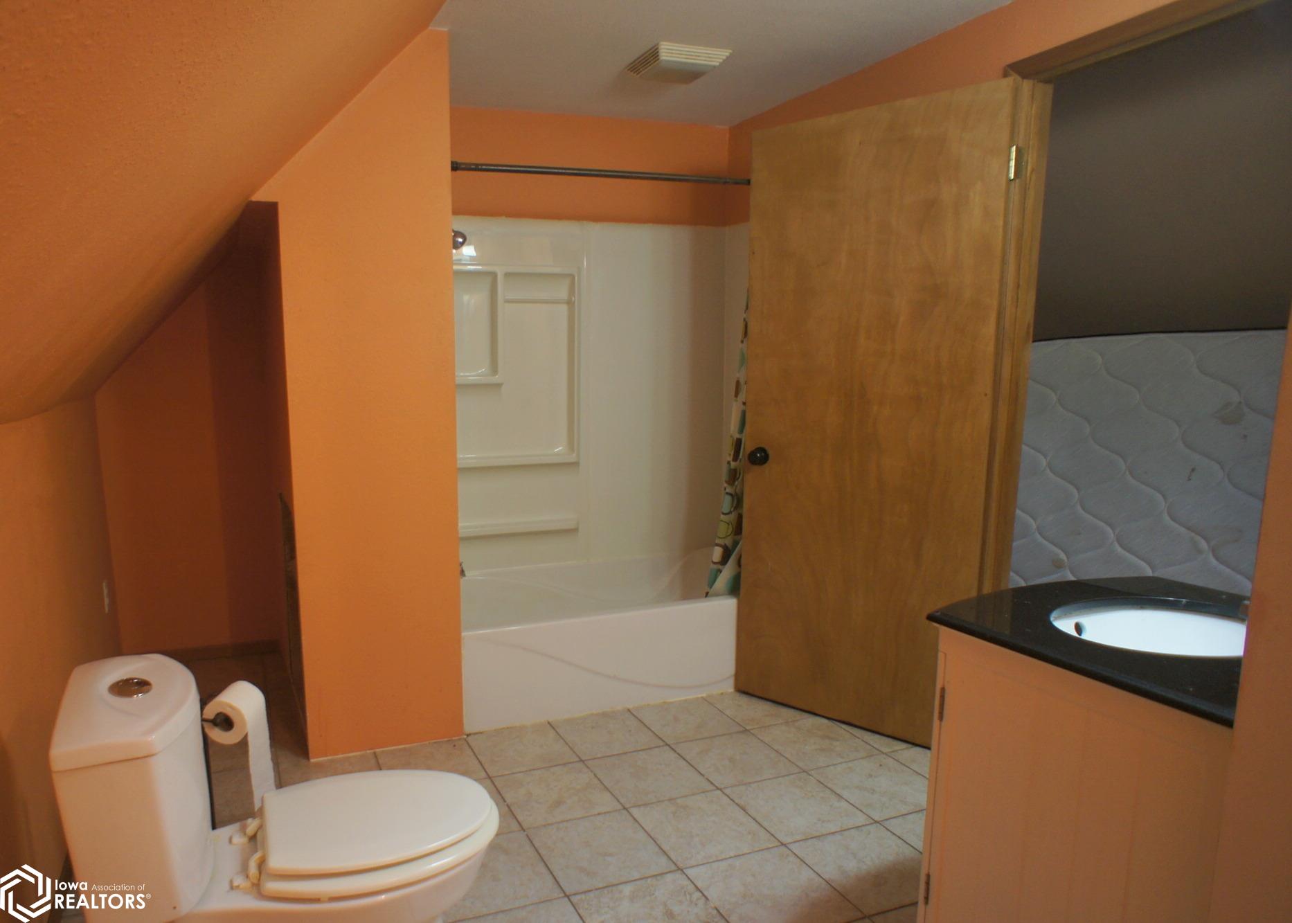 413 E Curve Drive, Webster City, Iowa image 10