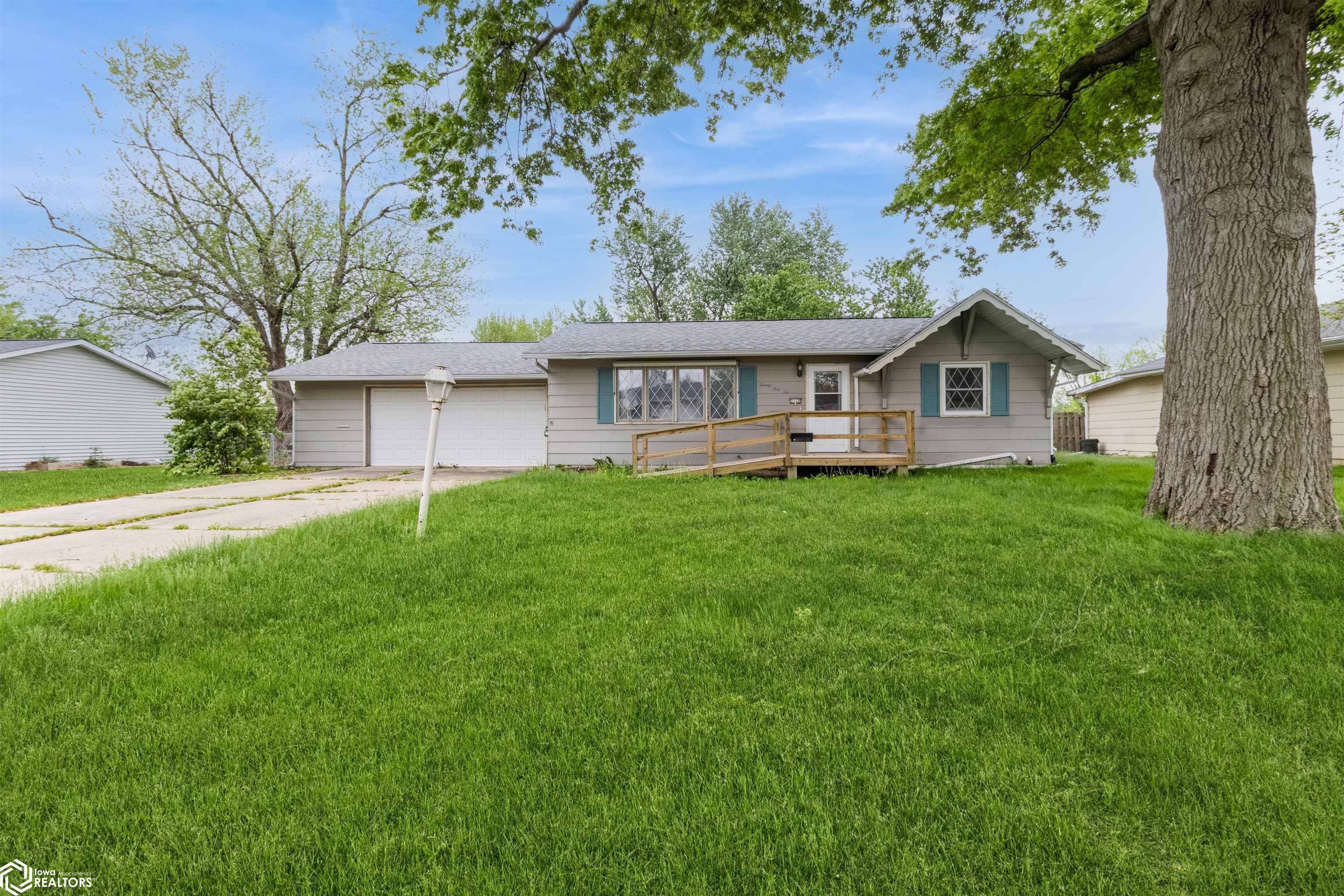 2110 S 5th Street, Marshalltown, Iowa image 1