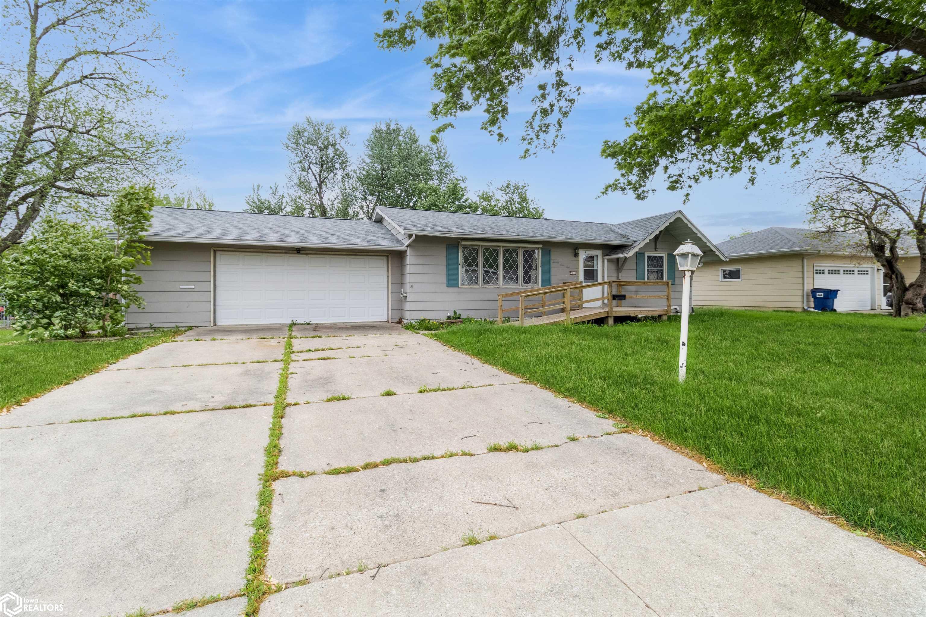 2110 S 5th Street, Marshalltown, Iowa image 2