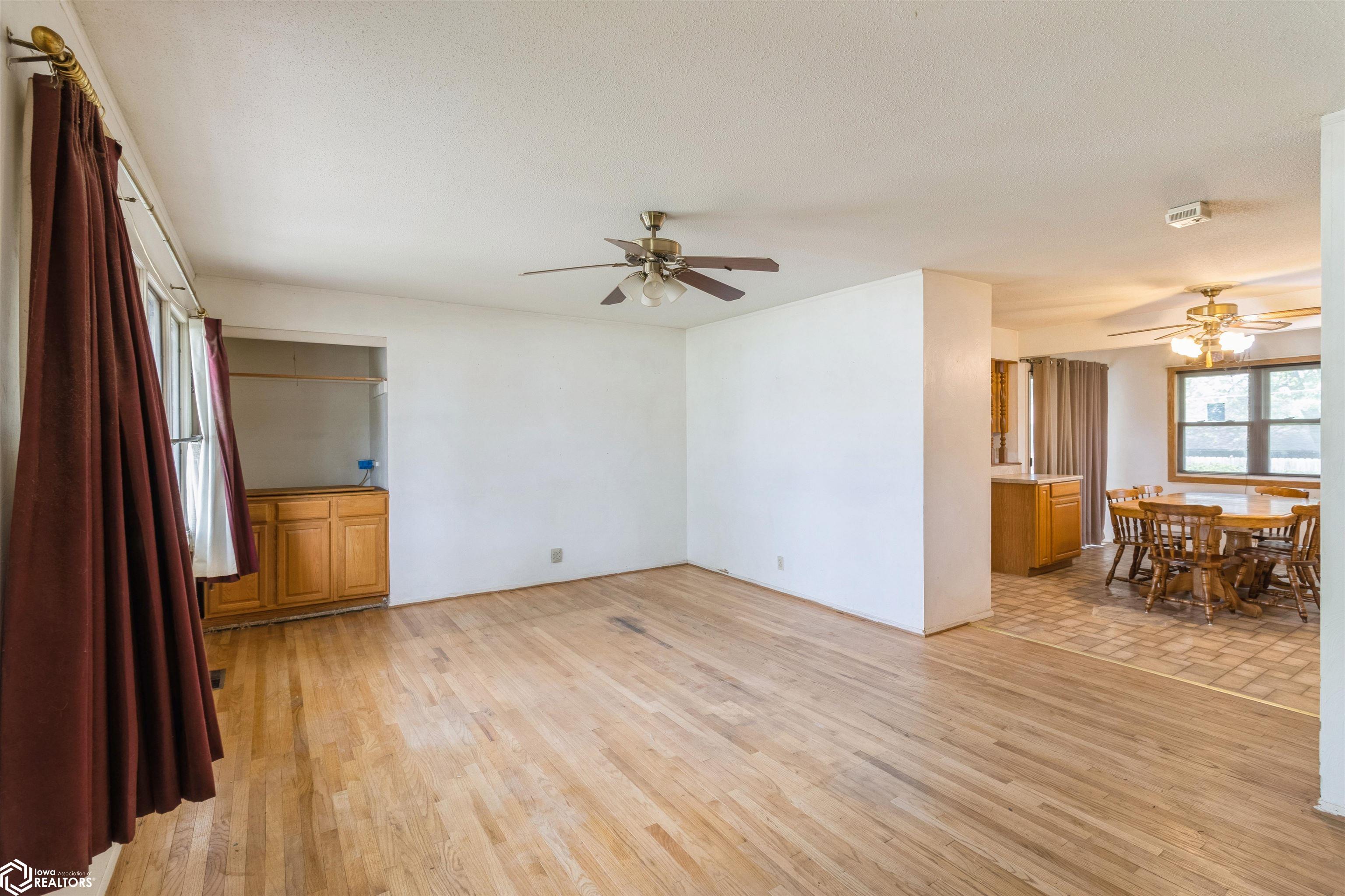 2110 S 5th Street, Marshalltown, Iowa image 3