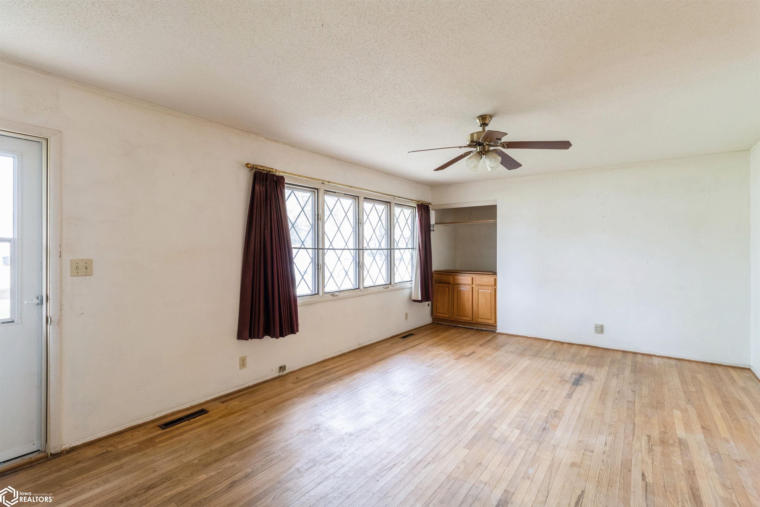 2110 S 5th Street, Marshalltown, Iowa image 4