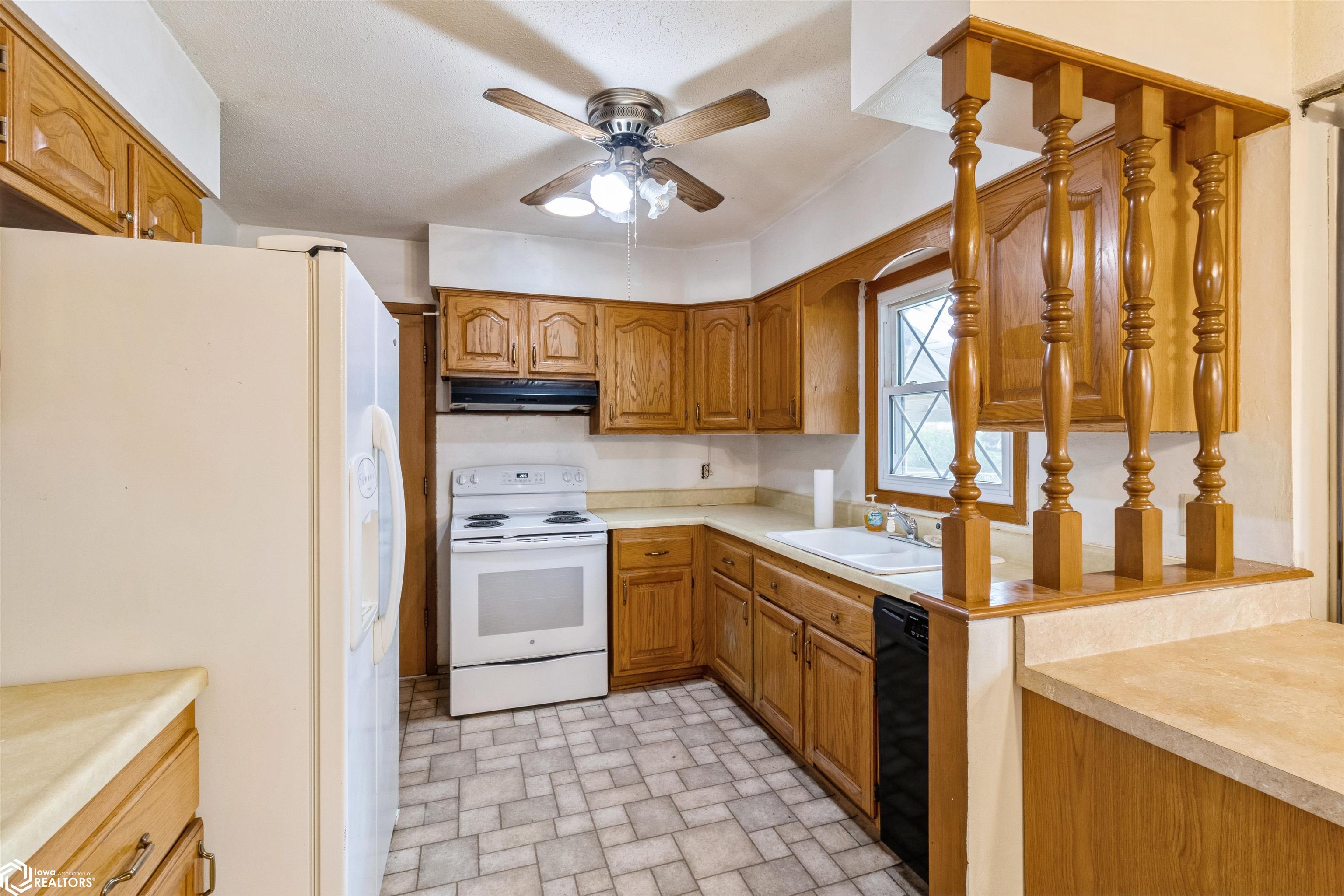 2110 S 5th Street, Marshalltown, Iowa image 8