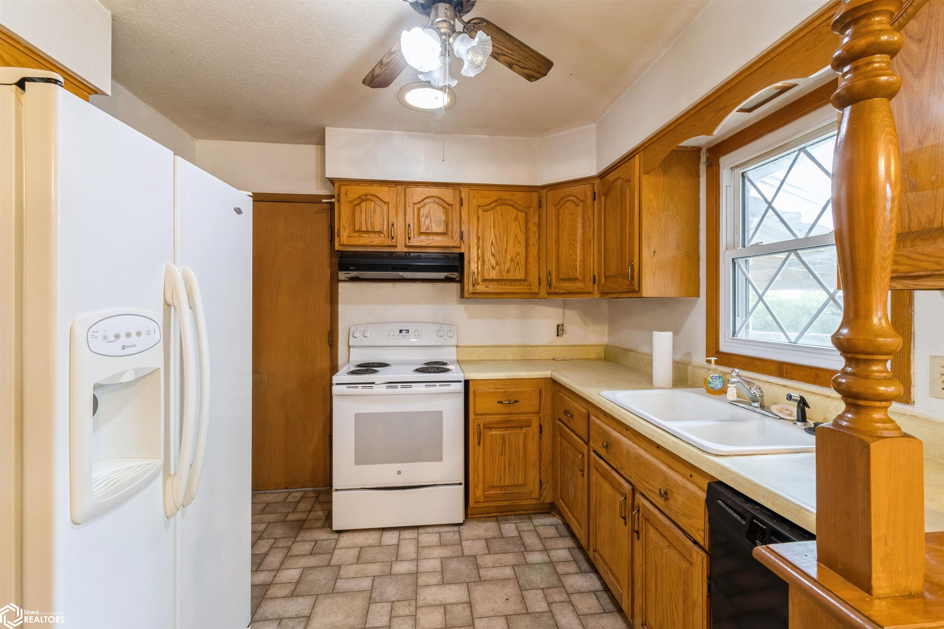 2110 S 5th Street, Marshalltown, Iowa image 9