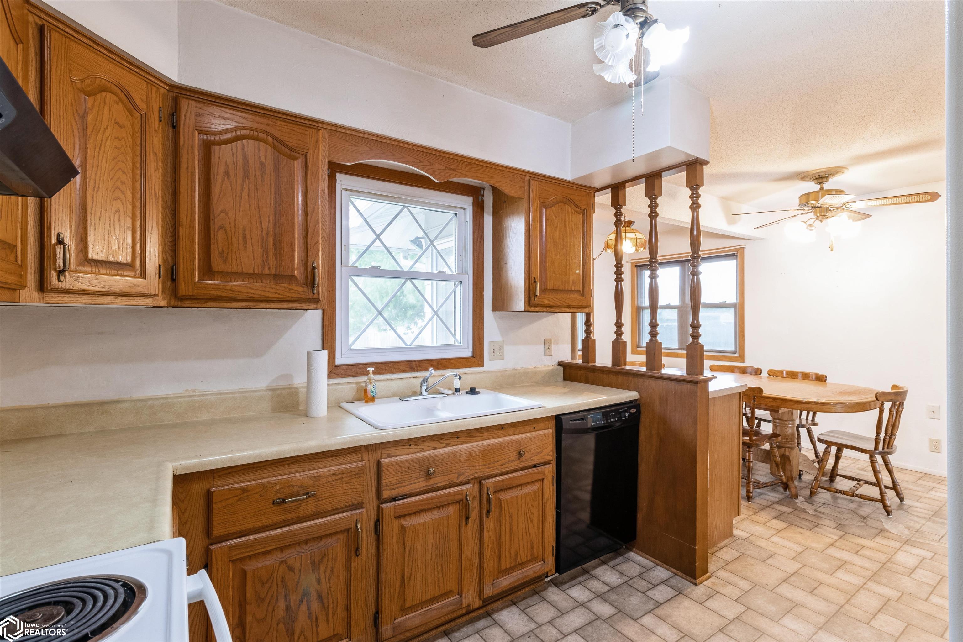 2110 S 5th Street, Marshalltown, Iowa image 10