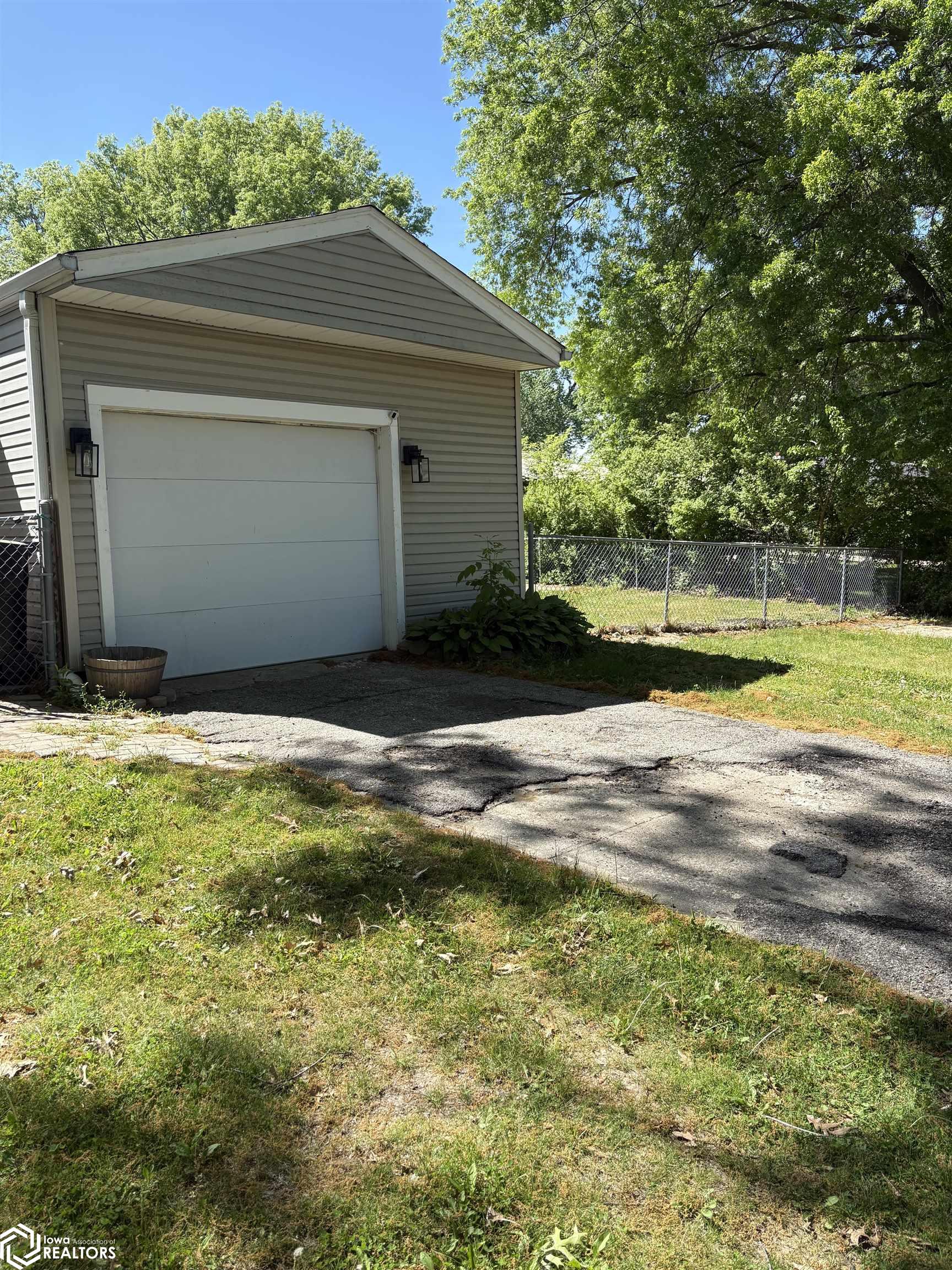 747 E Highland, Ottumwa, Iowa image 3
