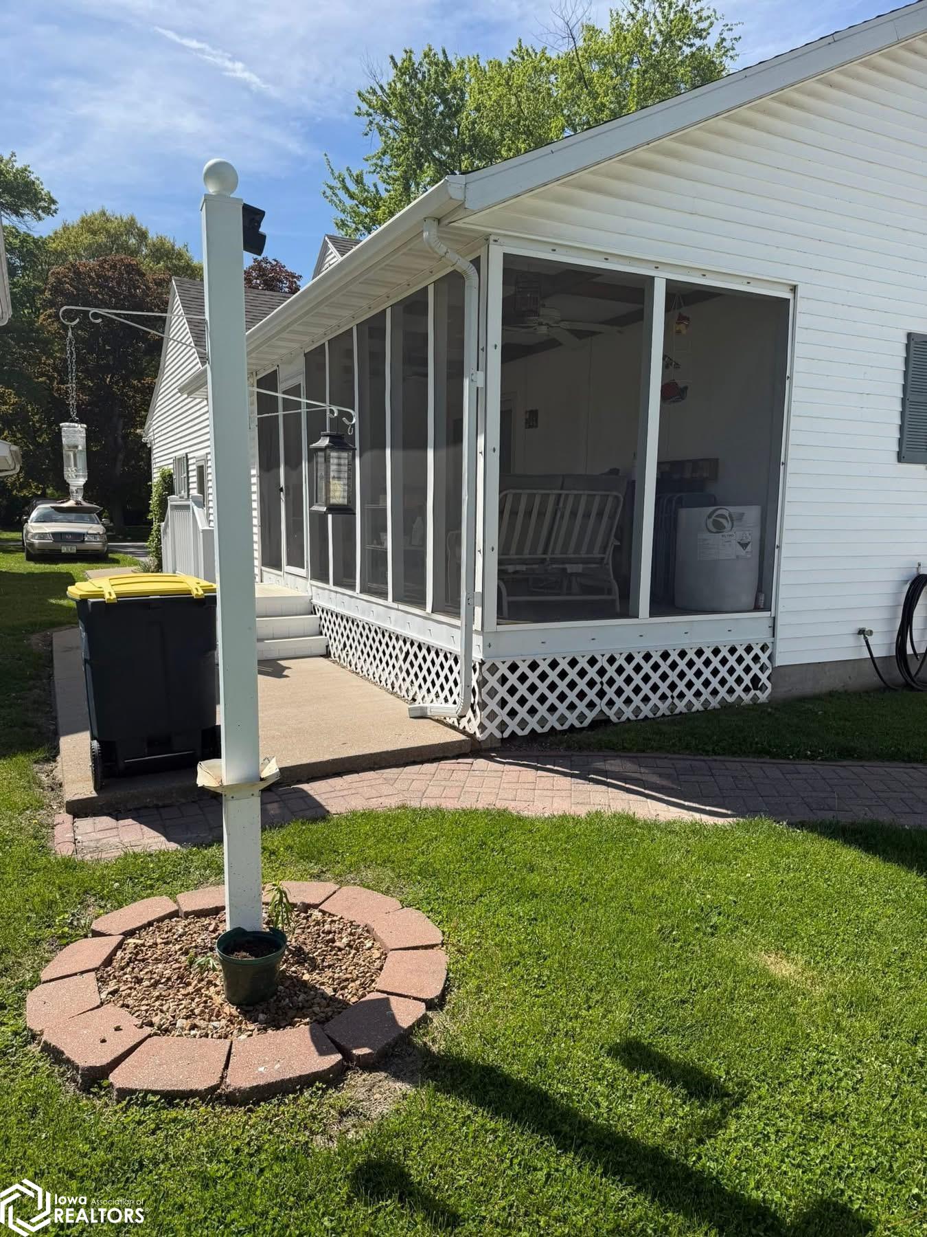 116 S 6th Street, Wapello, Iowa image 2