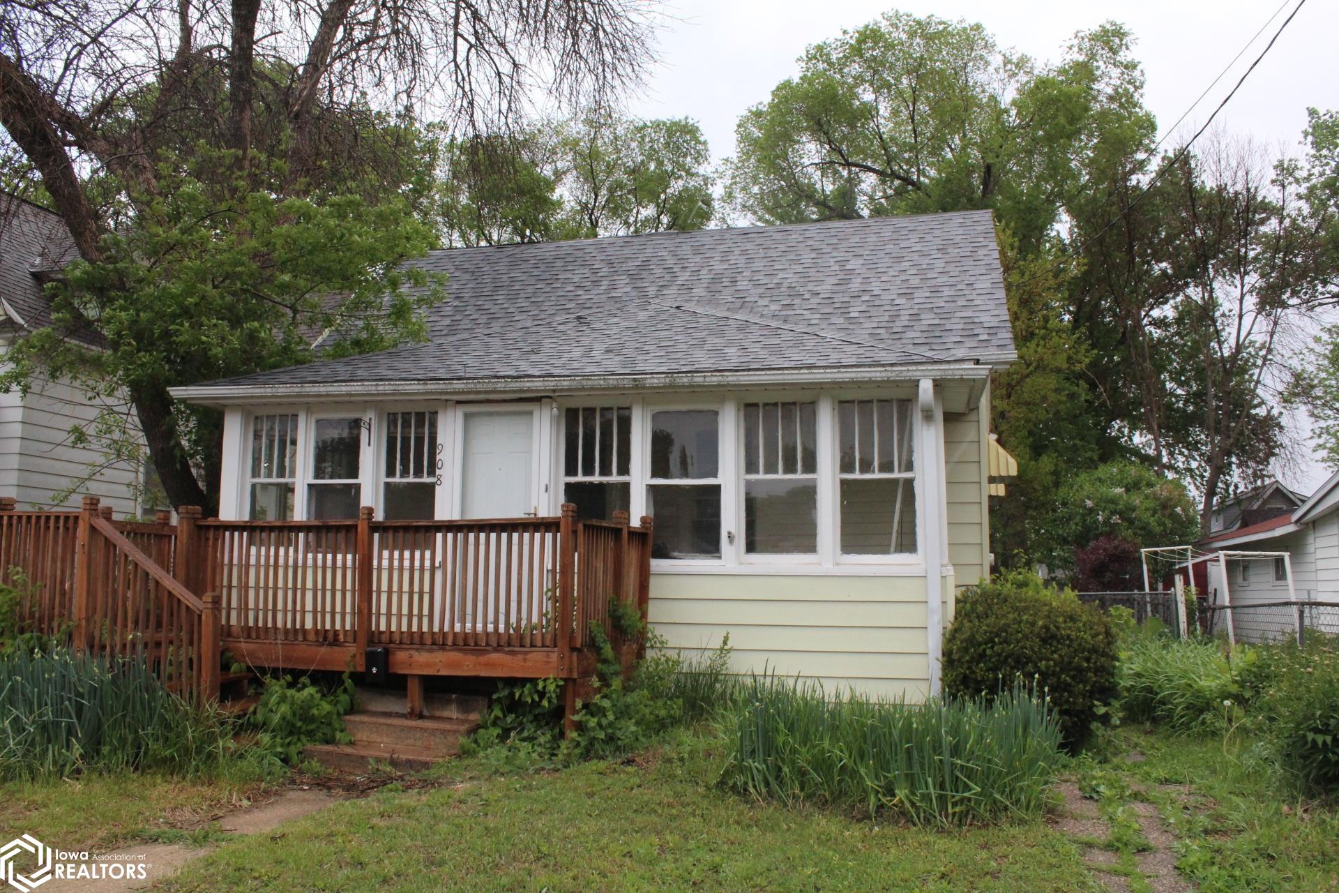 908 6th Street, Mason City, Iowa image 1
