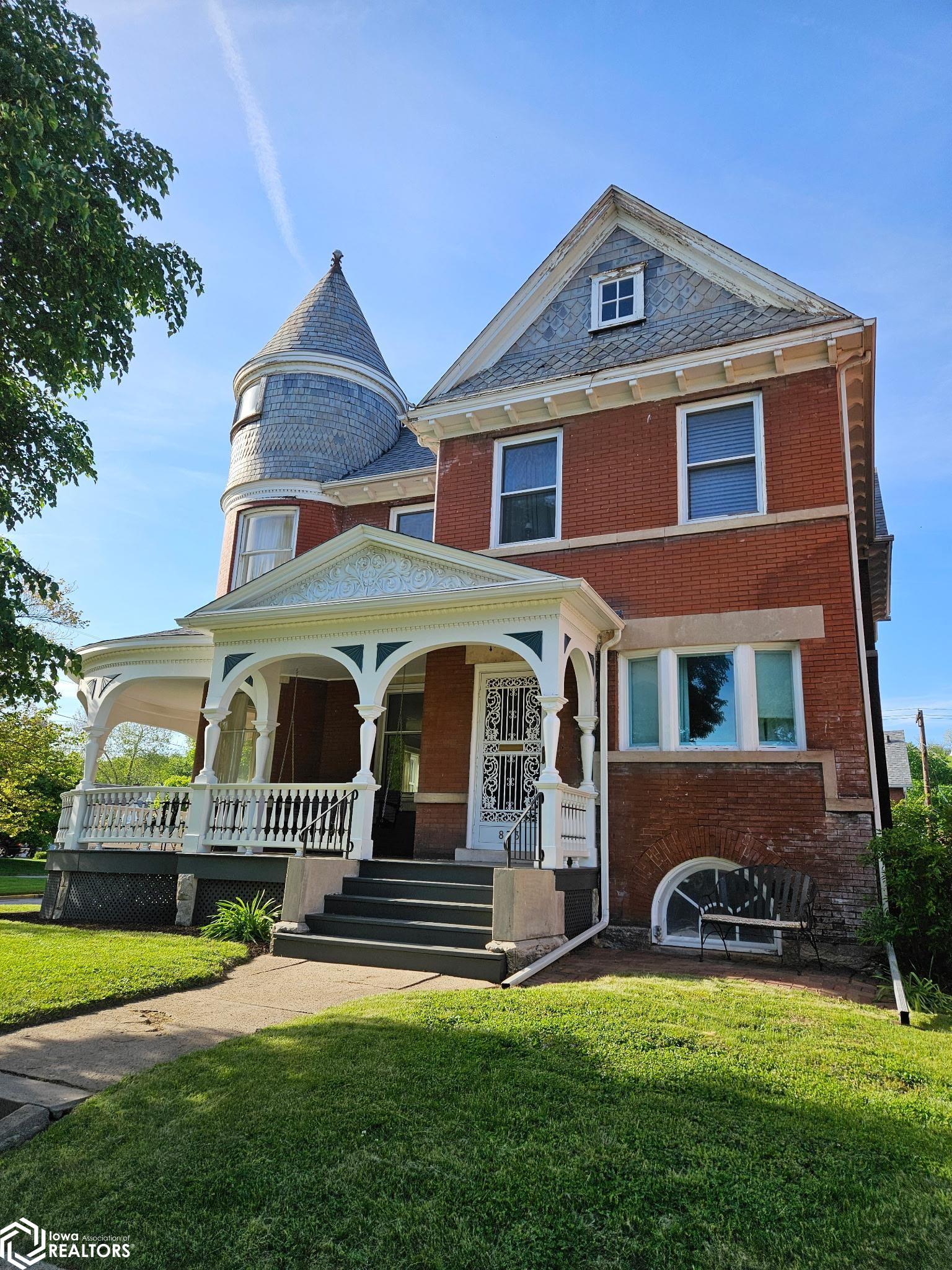 833 Avenue E, Fort Madison, Iowa image 2