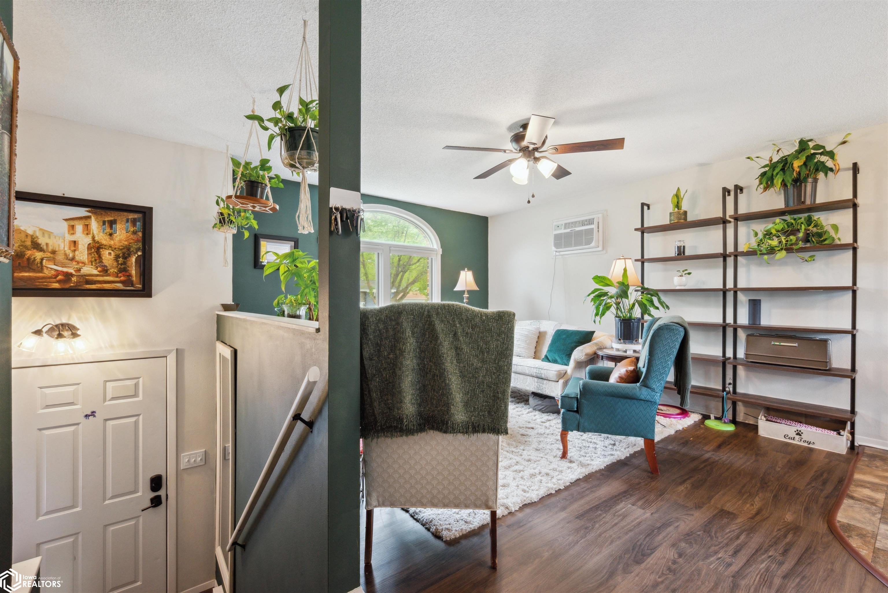 607 E Pershing Drive, Brooklyn, Iowa image 3