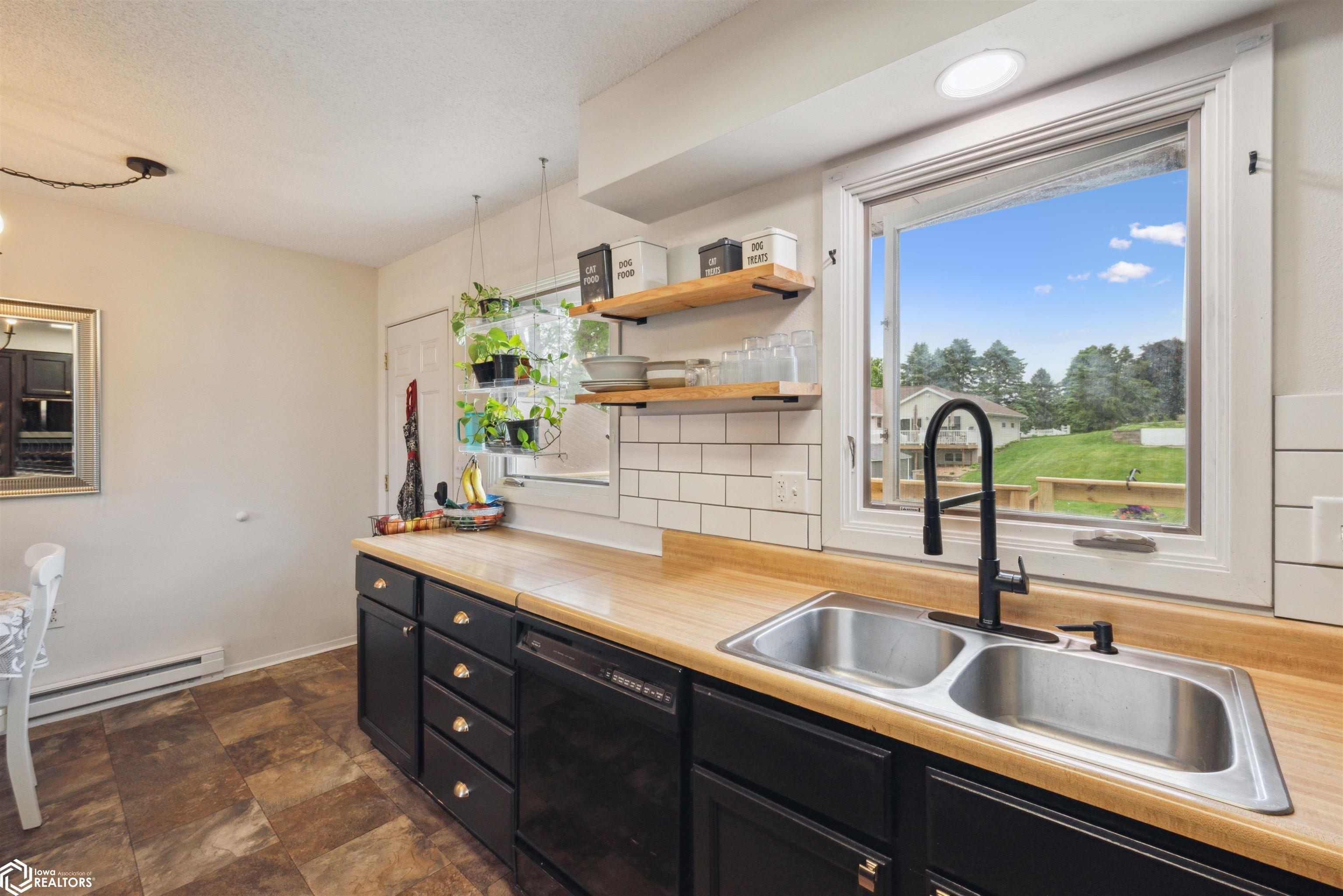 607 E Pershing Drive, Brooklyn, Iowa image 10