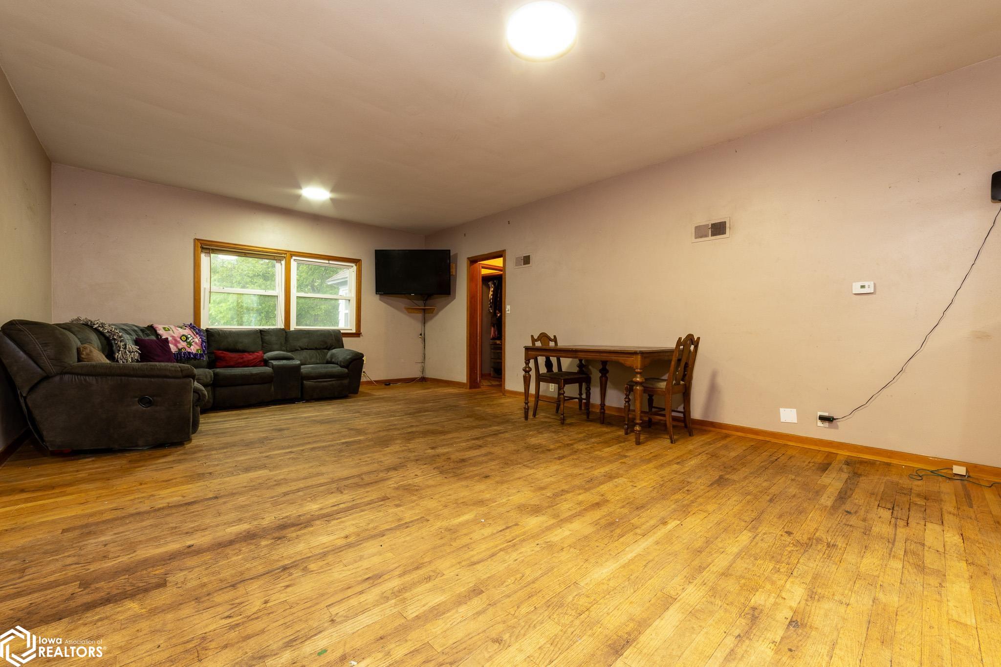 702 12th Street, Grand Junction, Iowa image 6