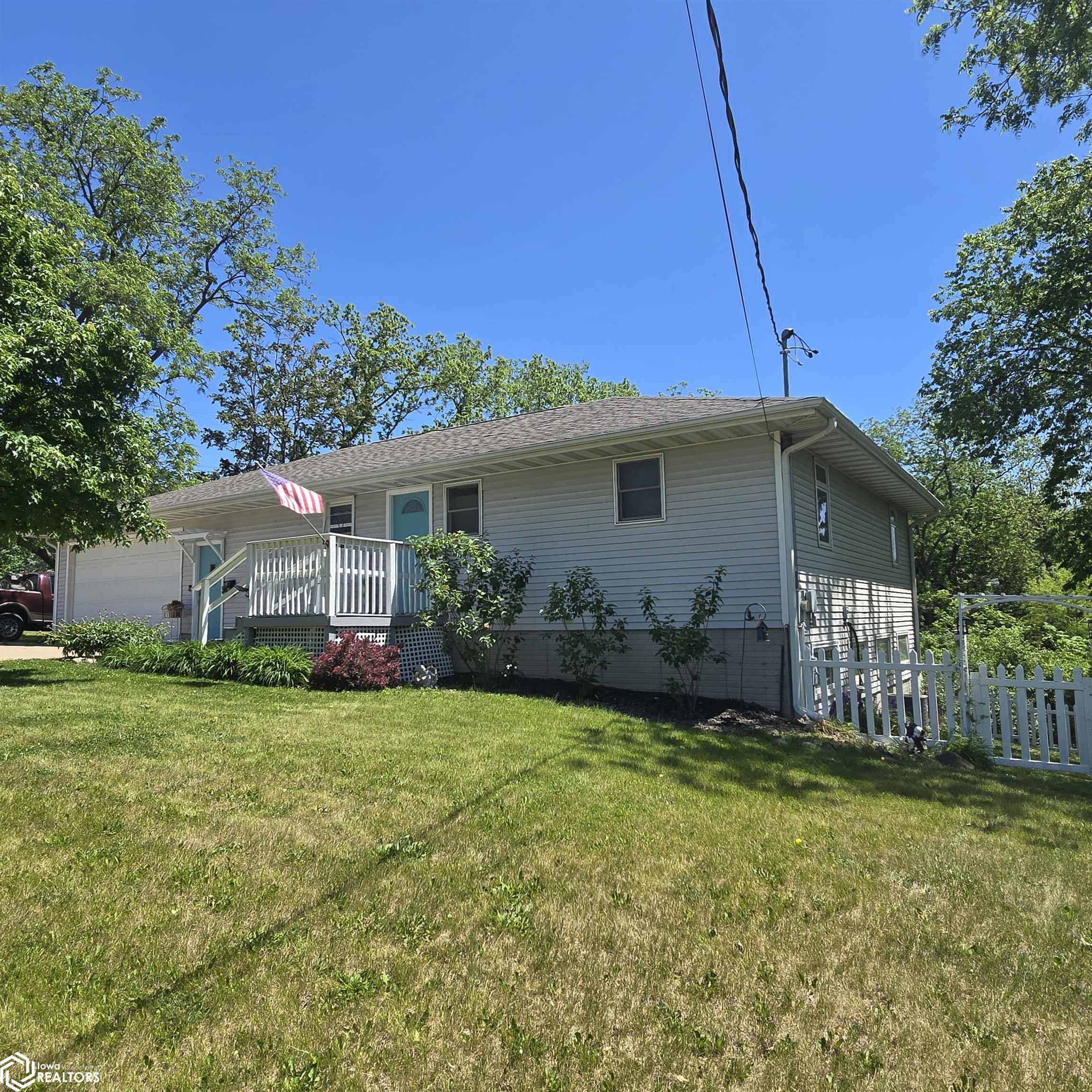 1004 S 15th Street, Oskaloosa, Iowa image 1