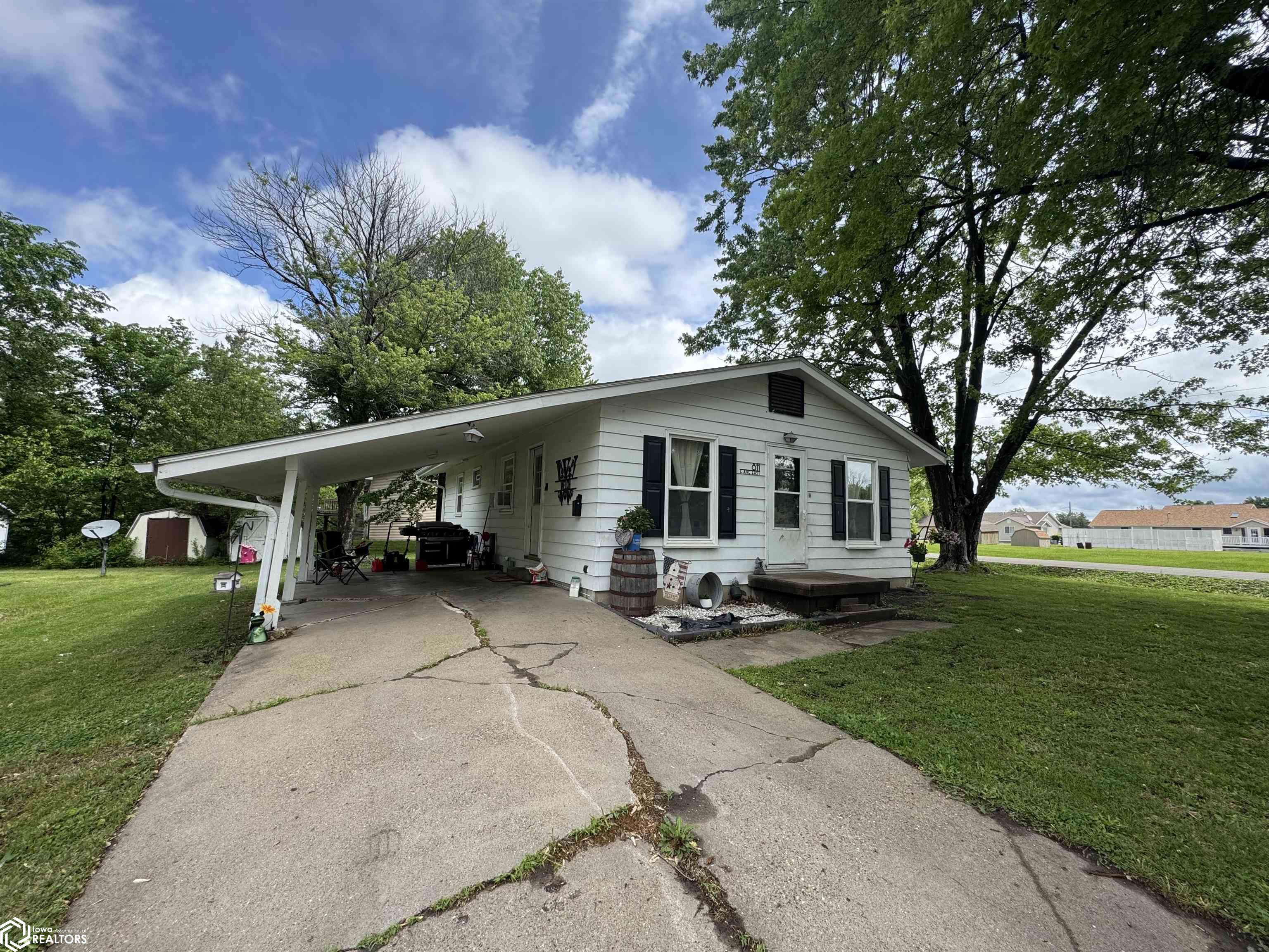 811 F Avenue, Albia, Iowa image 2