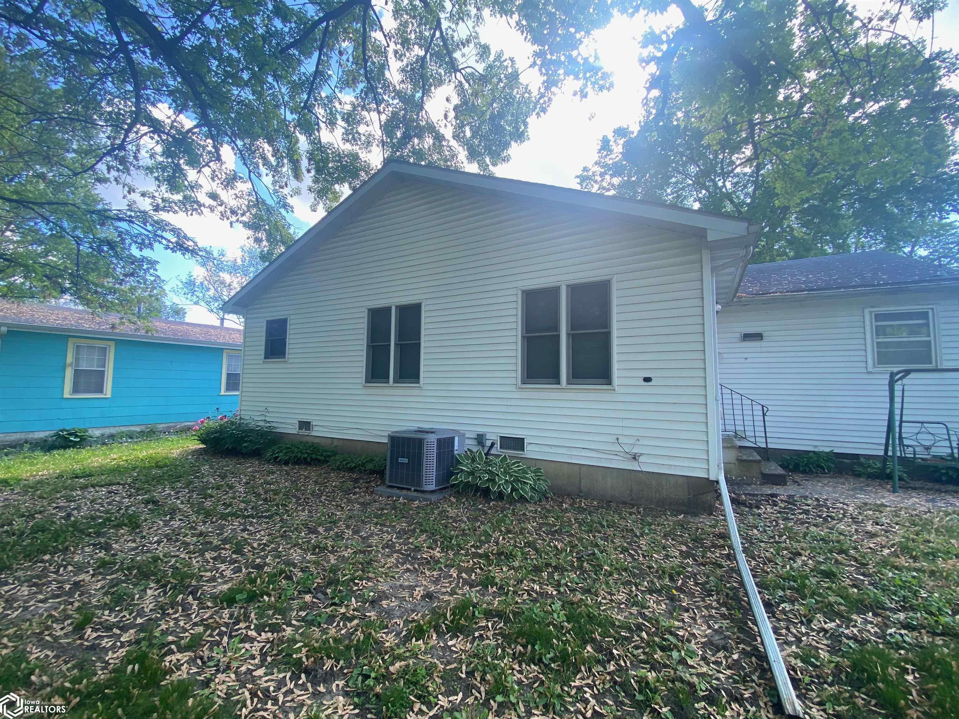 1103 S 4th Street, Fairfield, Iowa image 4