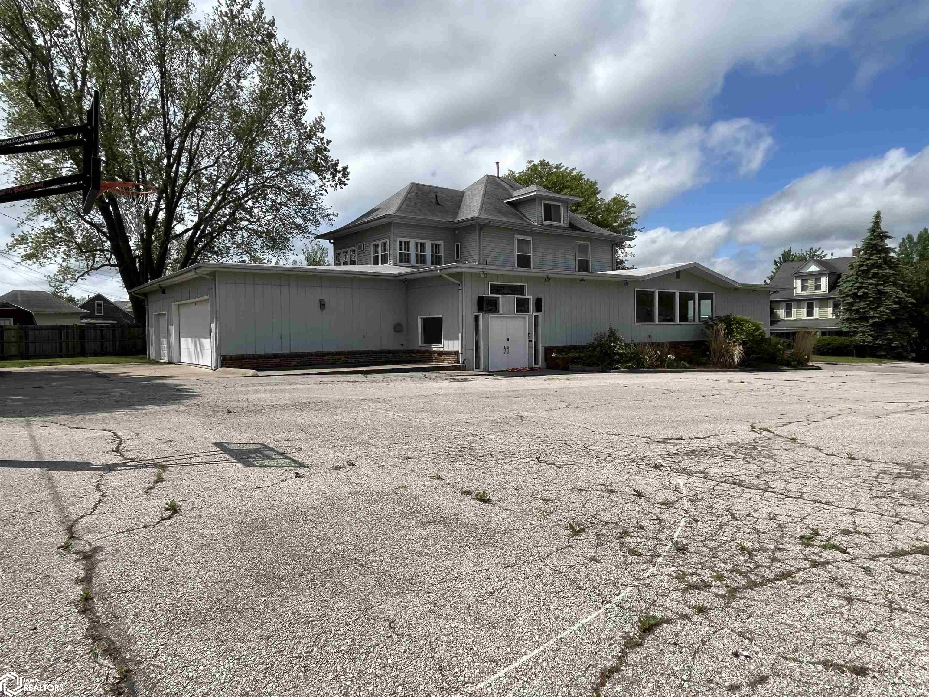 316 S Clinton Street, Albia, Iowa image 2