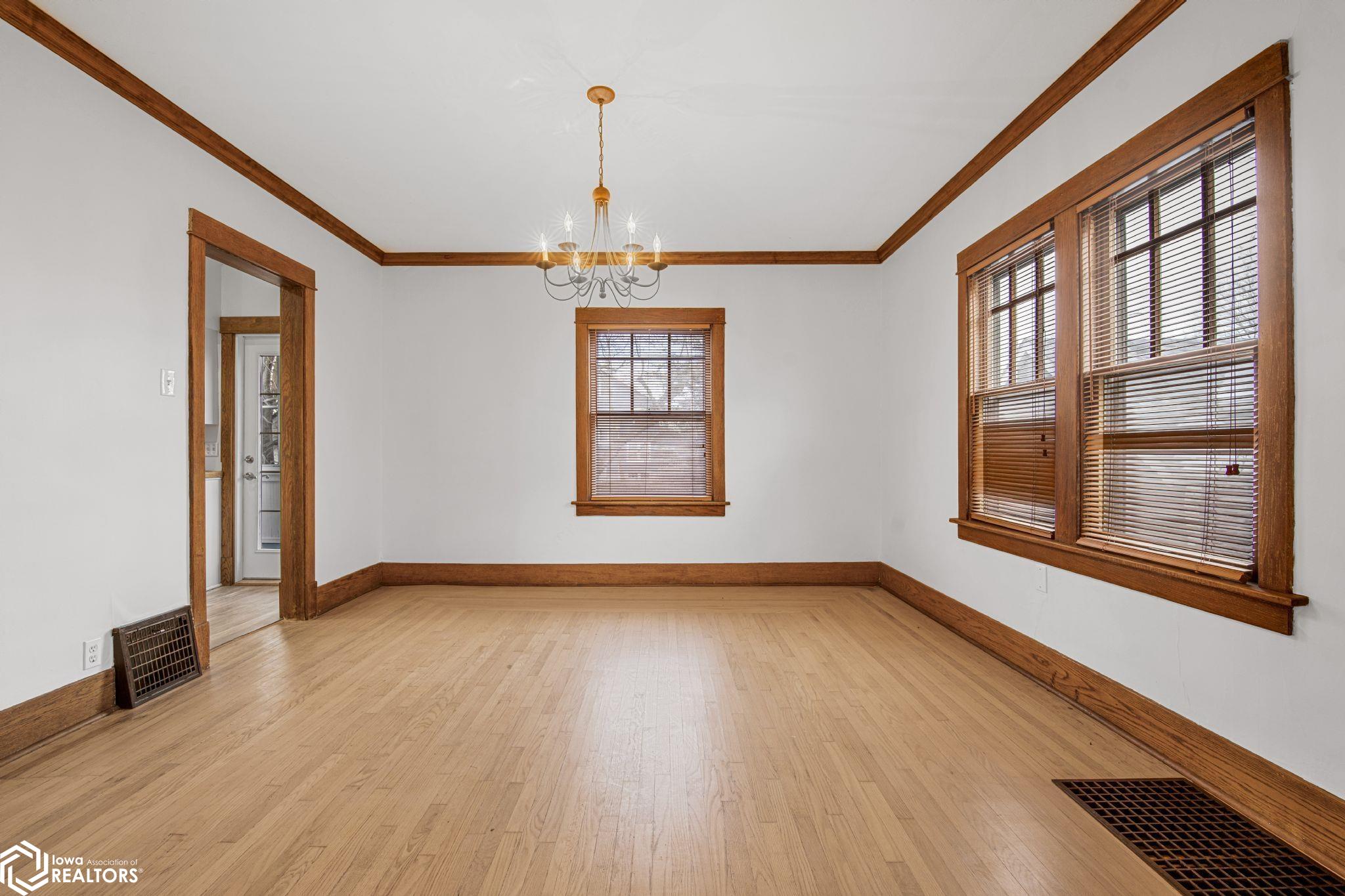 807 E Burlington Avenue, Fairfield, Iowa image 12