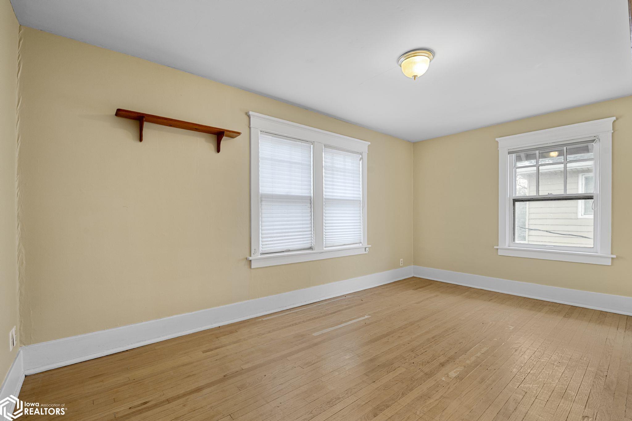 807 E Burlington Avenue, Fairfield, Iowa image 18