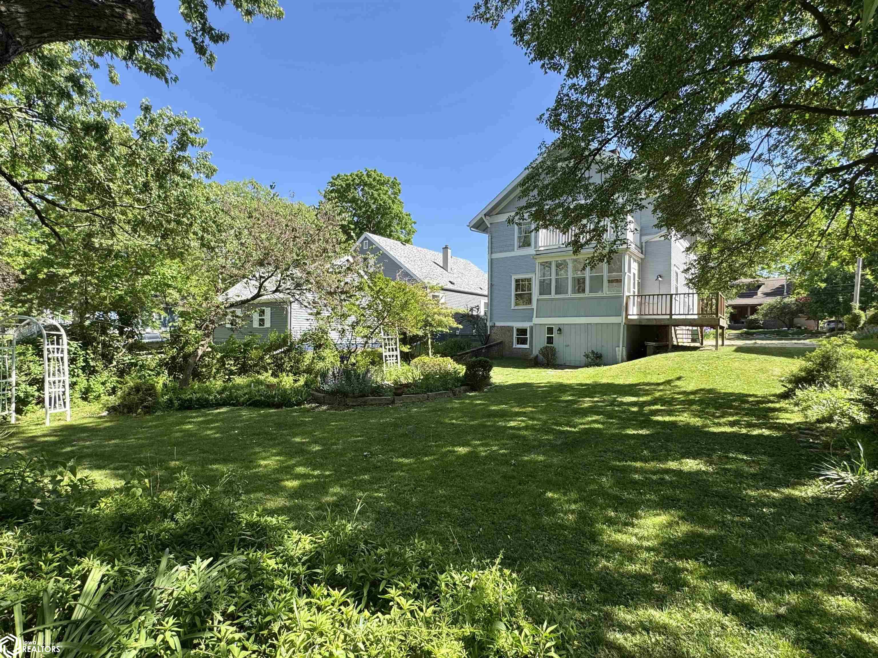 807 E Burlington Avenue, Fairfield, Iowa image 3
